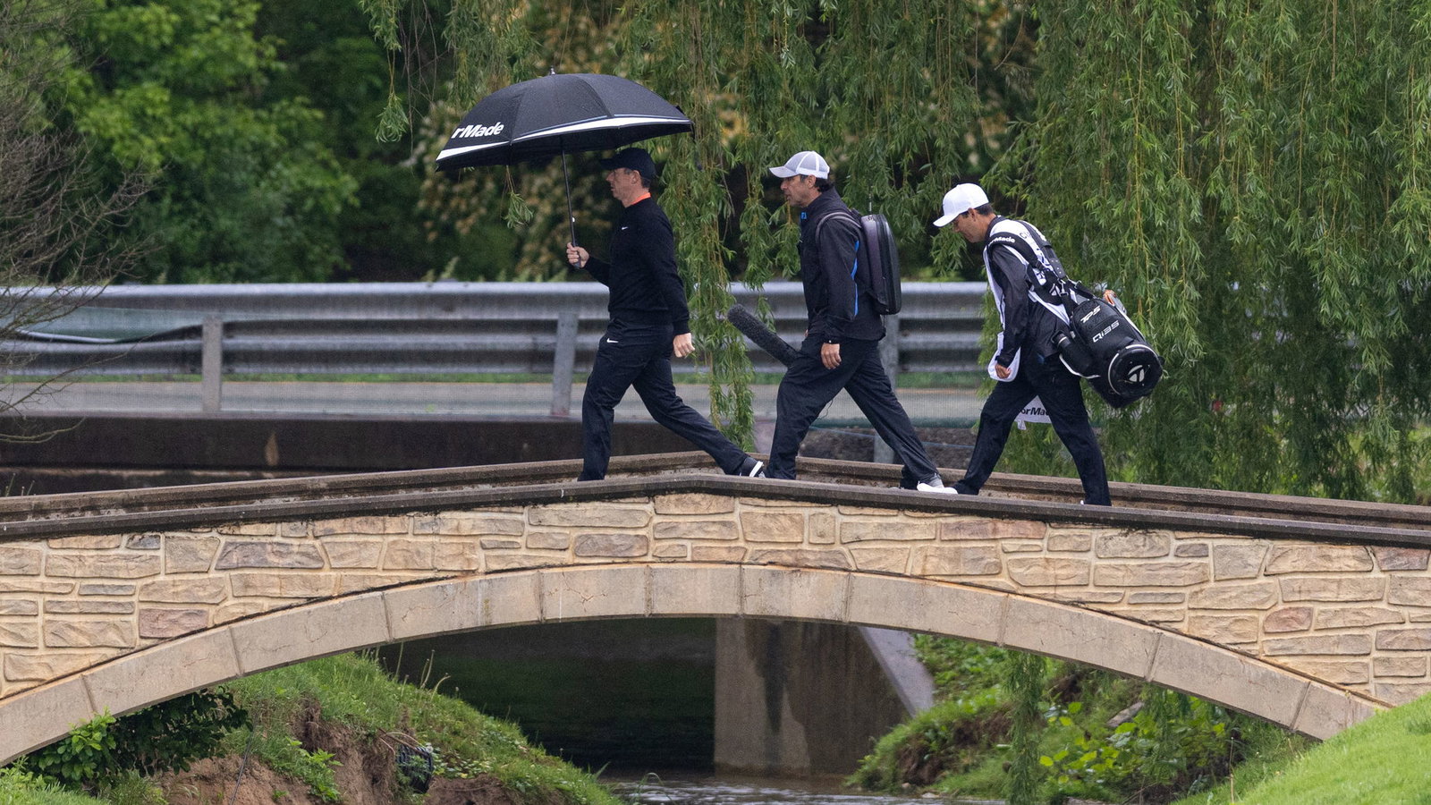 McIlroy remains in the mix to defend 