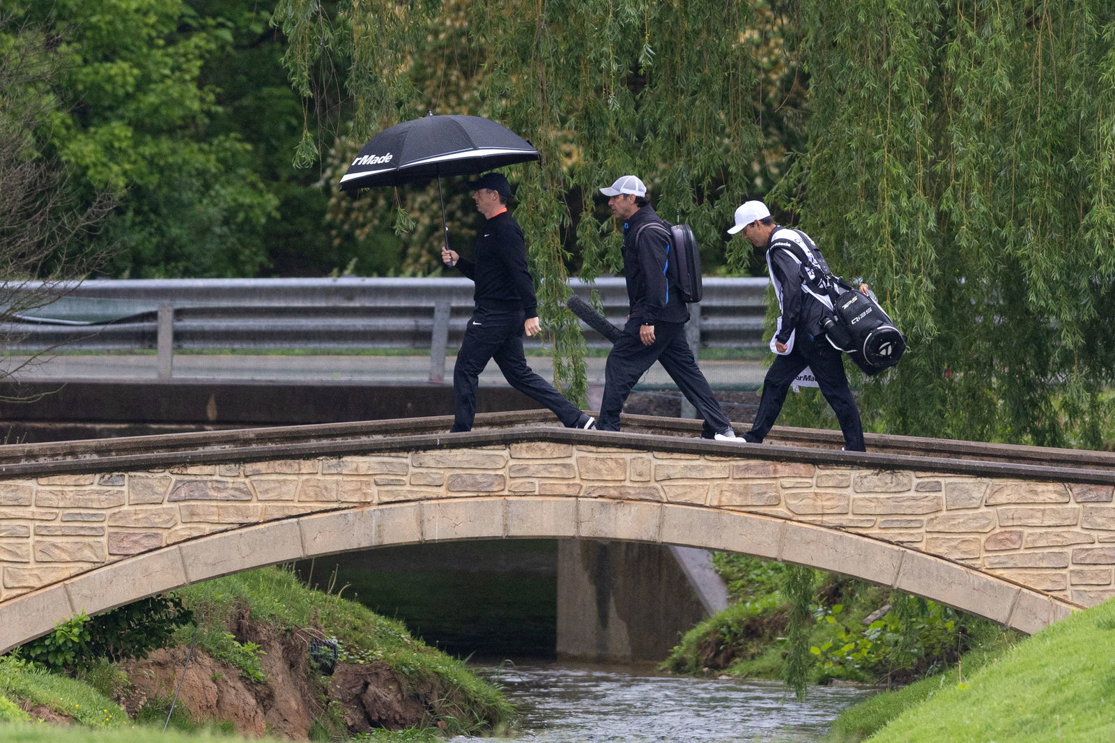 McIlroy remains in the mix to defend 