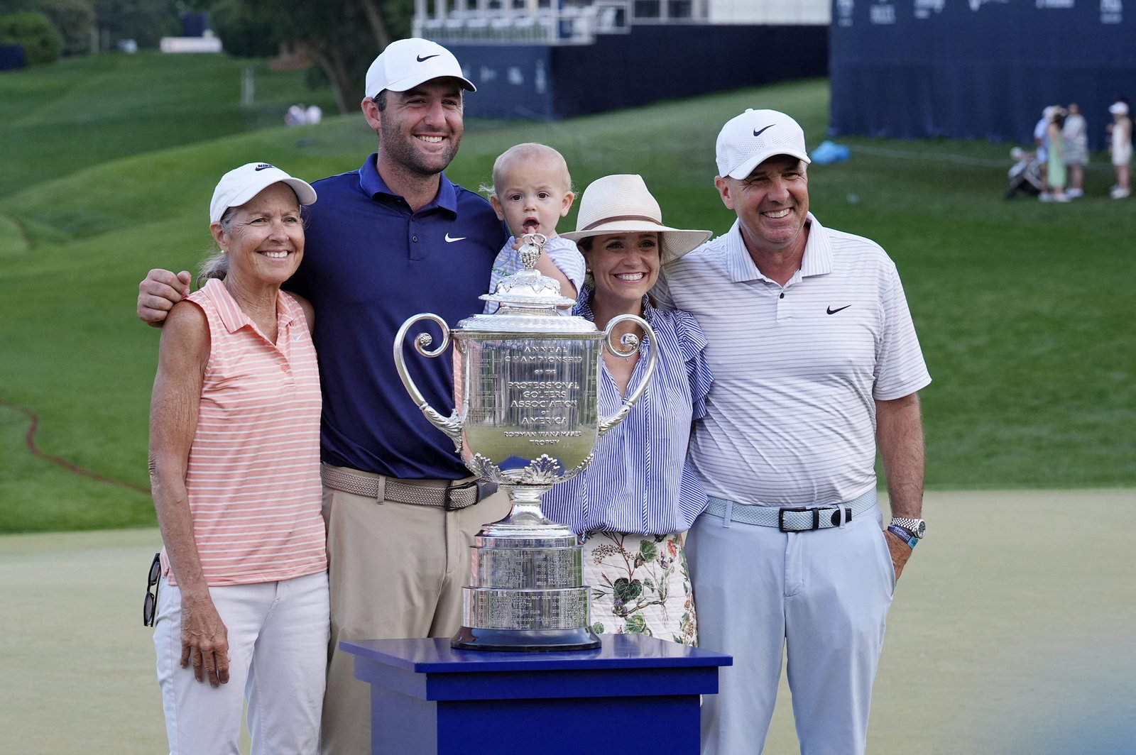 Scheffler celebrates with his family 