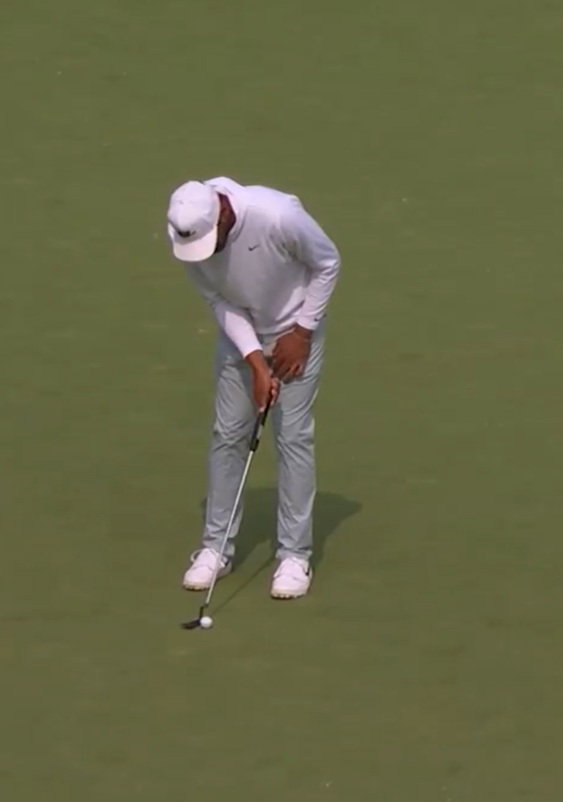 Finau putts one-handed on 15