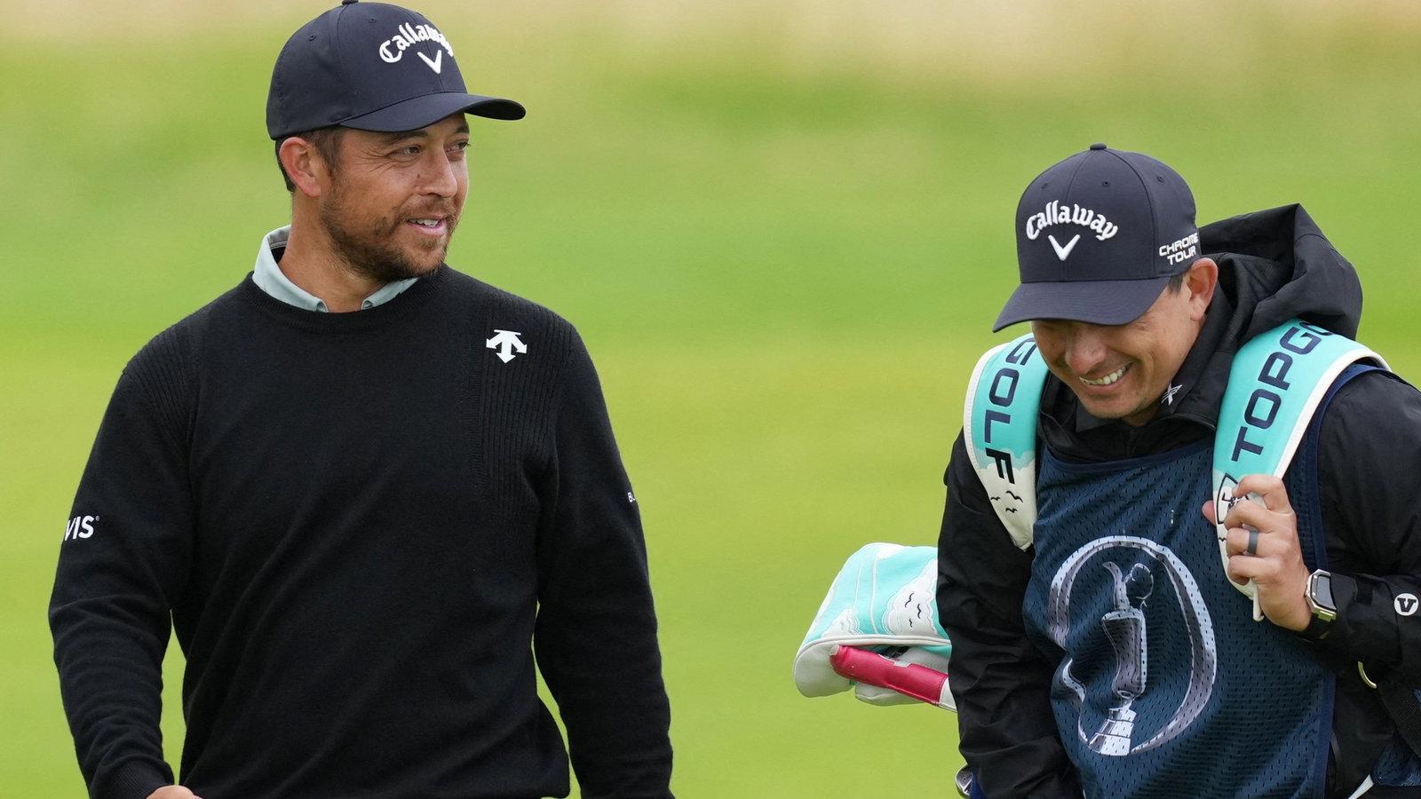 Xander Schauffele and his caddie