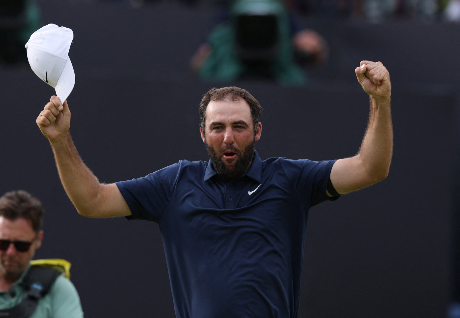 Scheffler celebrates his Open win 