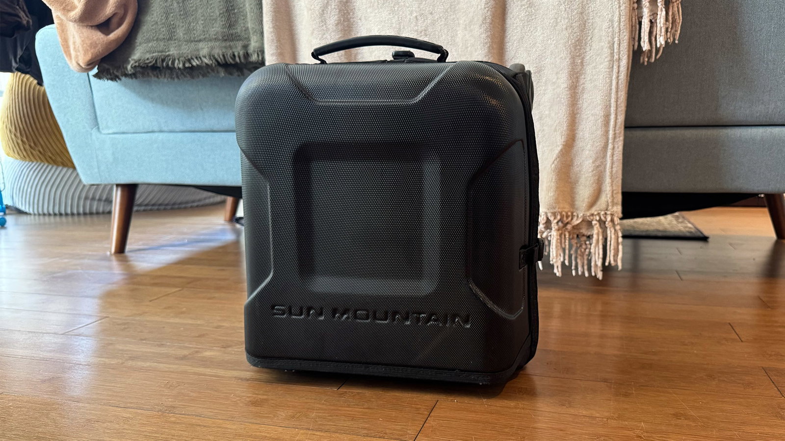 The Sun Mountain Kube travel cover