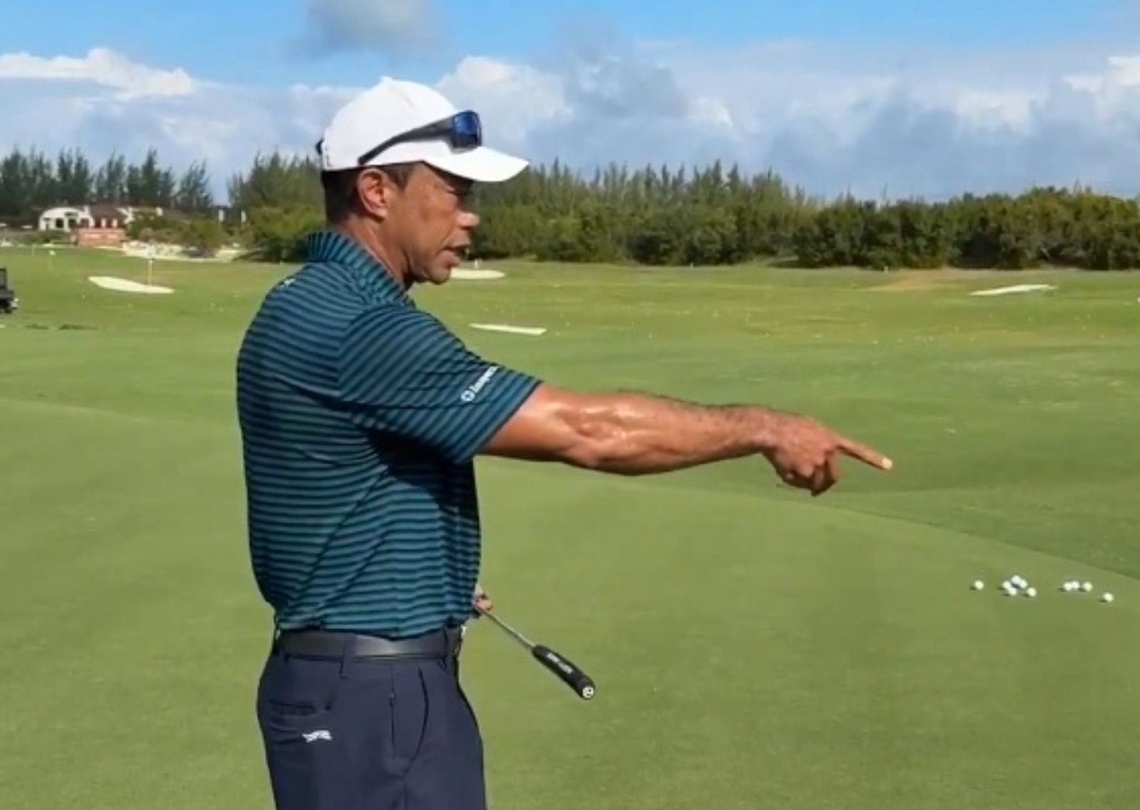 Tiger Woods gives putting clinic (TGR Live) 