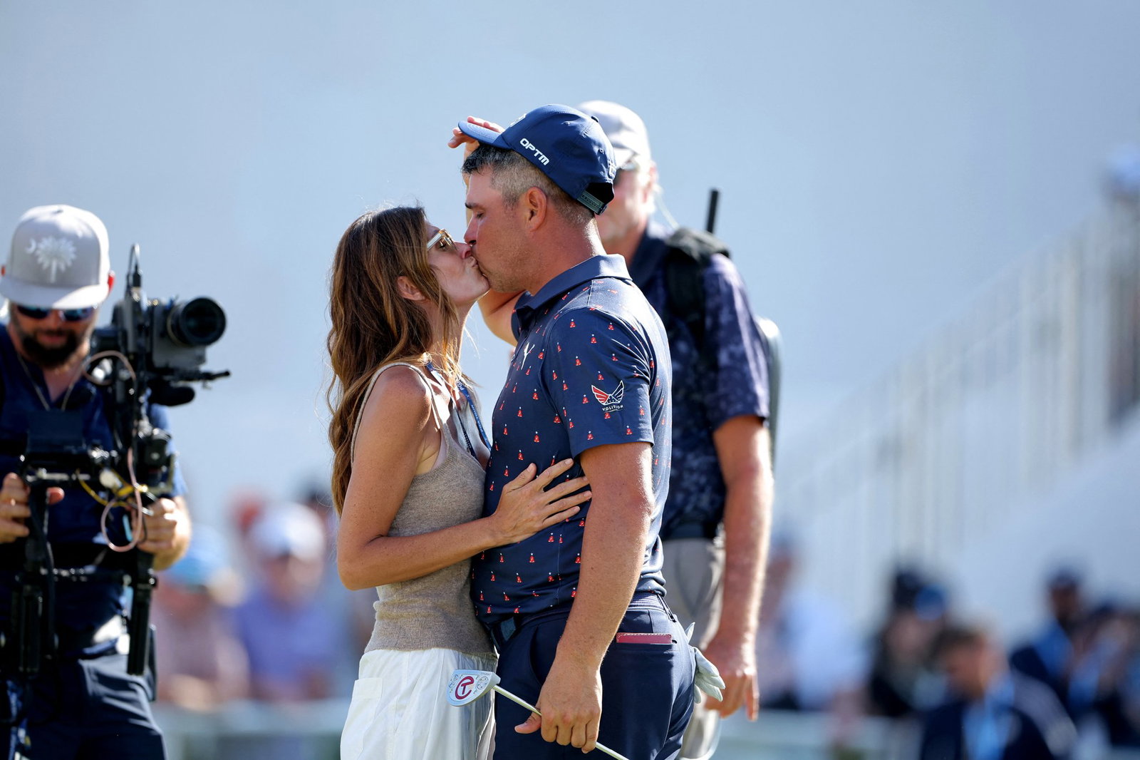 Gary Woodland and his wife celebrate his fifth PGA Tour win