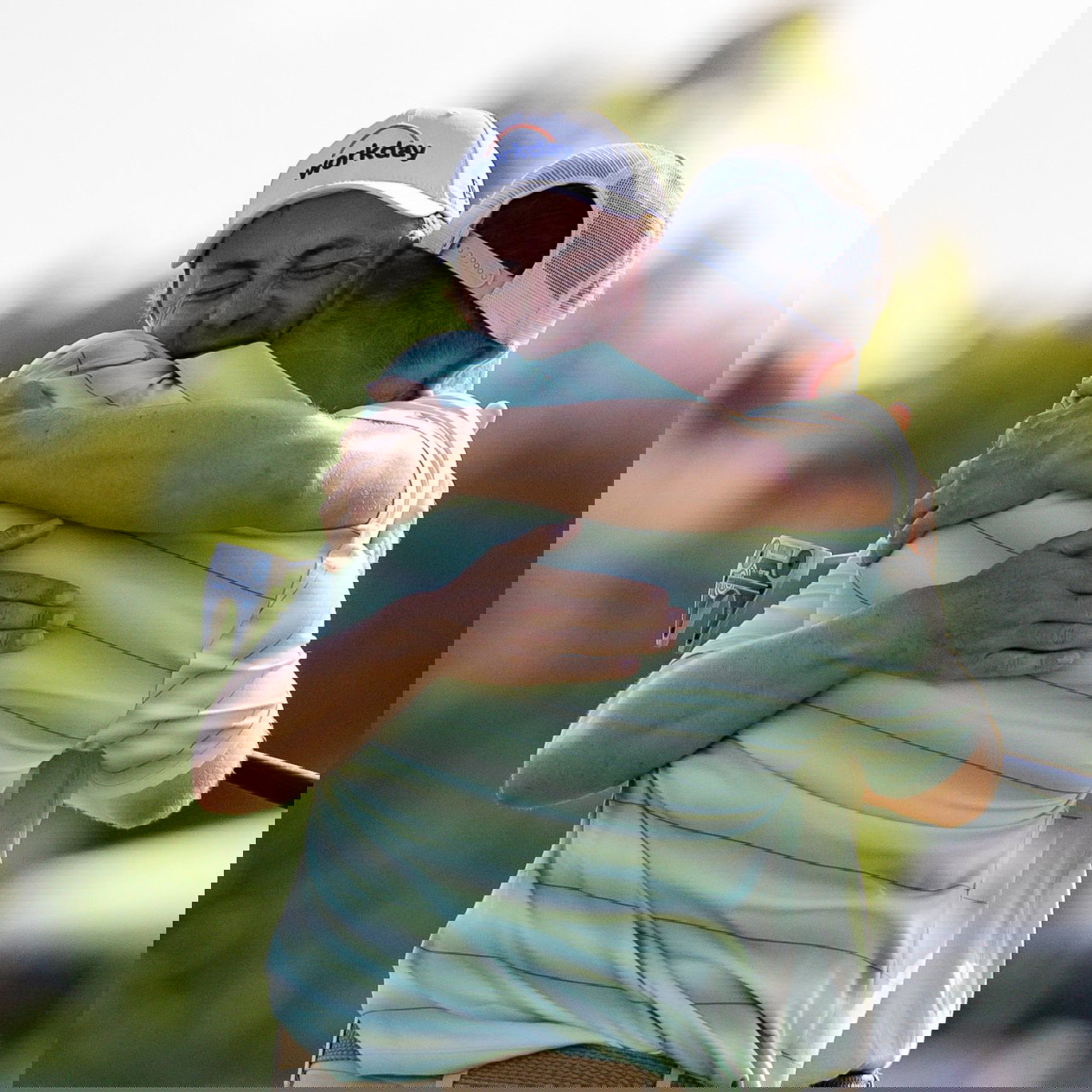 Brotherly Arms: Matt and Alex celebrate on 18