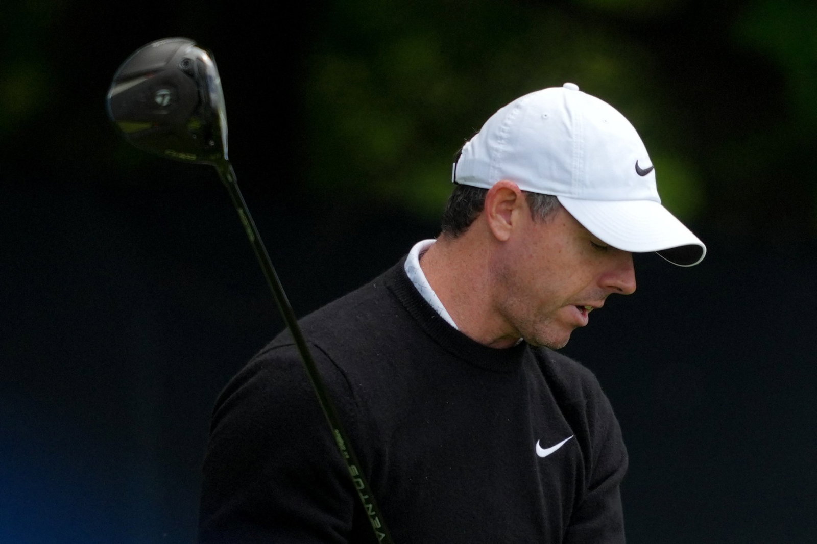 Rory McIlroy reacts angrily on the fourth tee 
