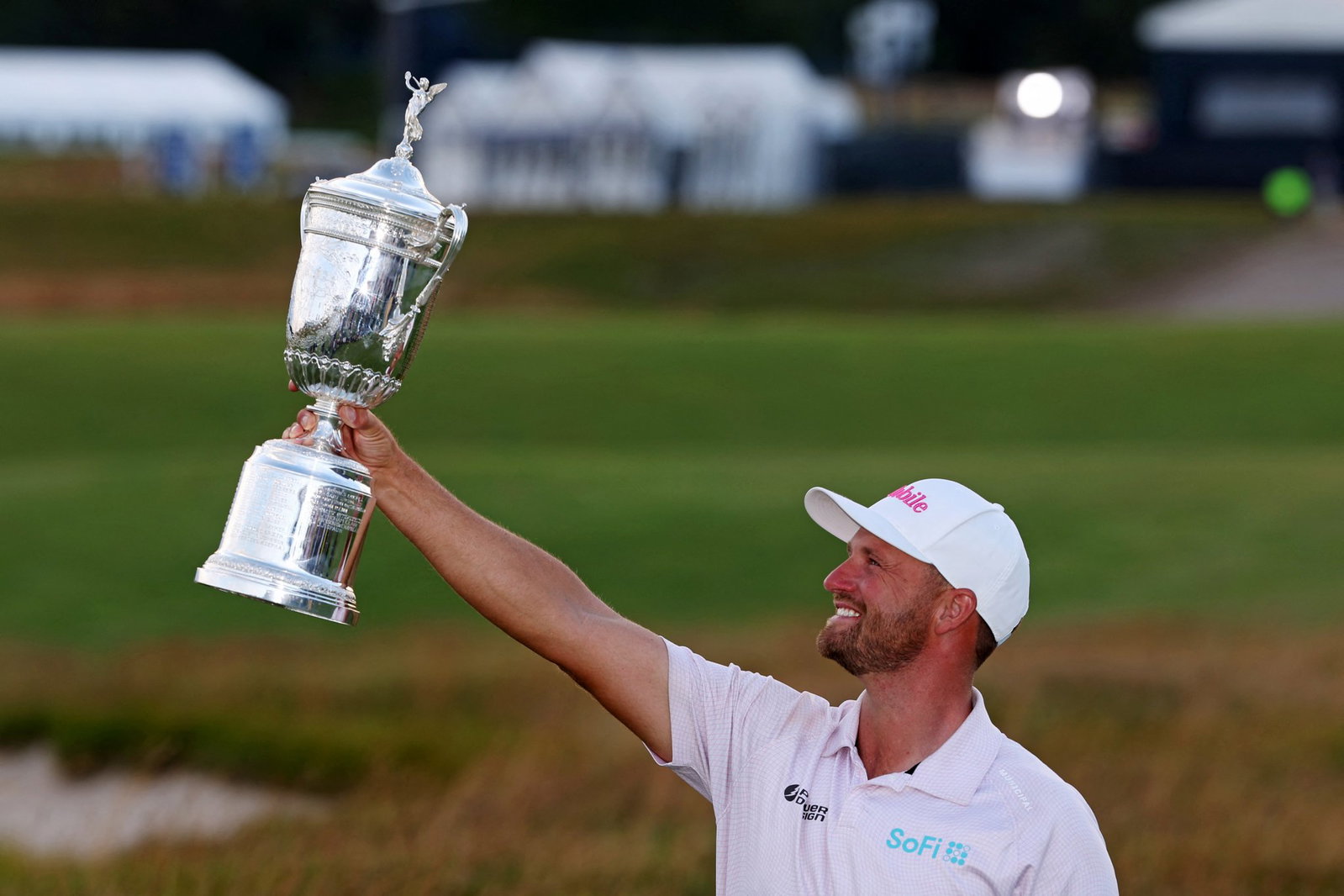 Clark lifts the U.S. Open for a second time
