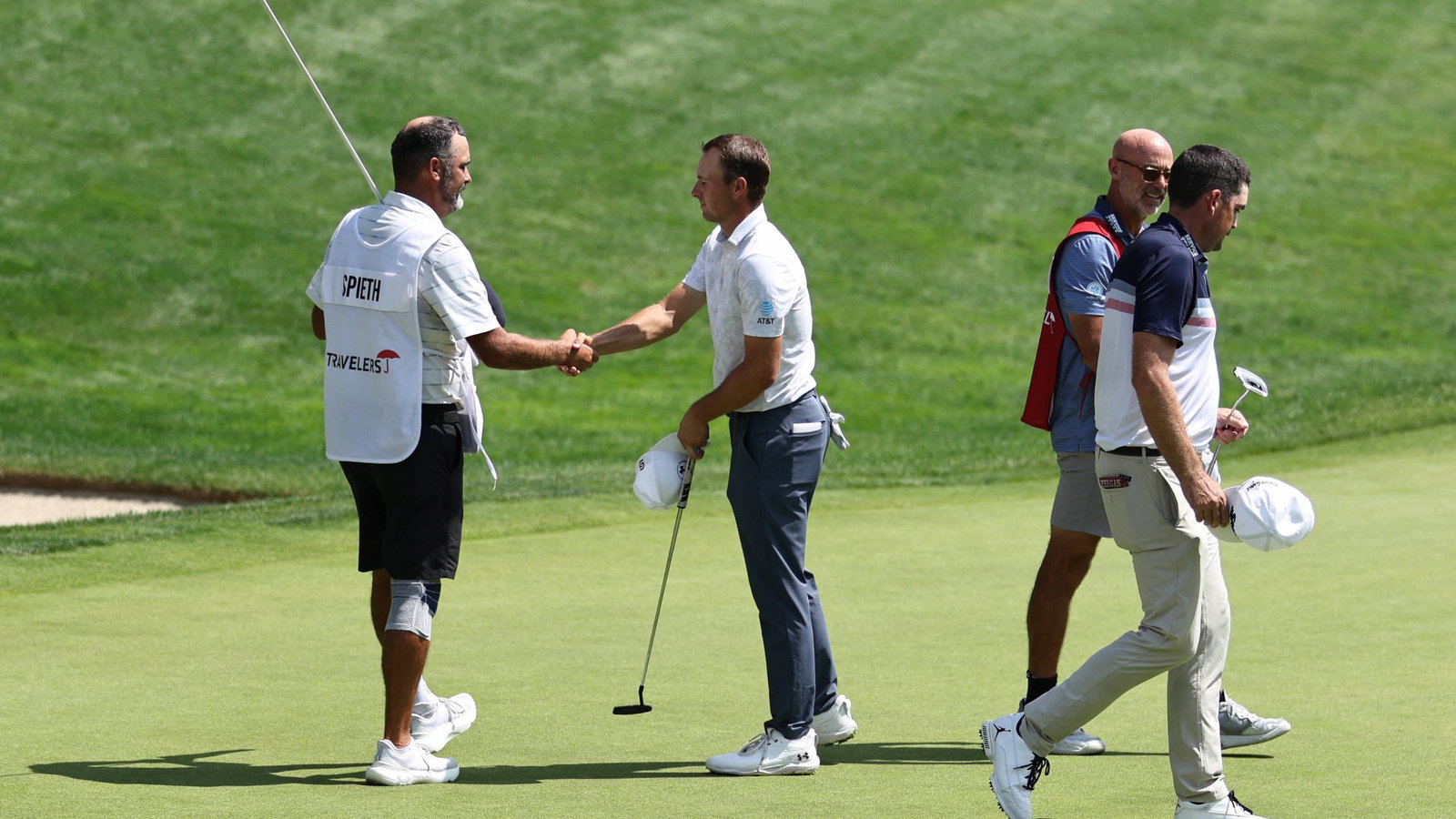 Jordan Spieth shakes hands with his caddie Michael Greller