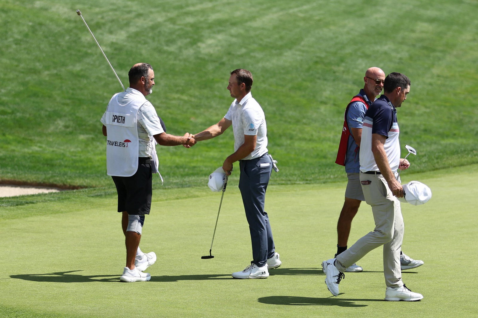 Jordan Spieth shakes hands with his caddie Michael Greller