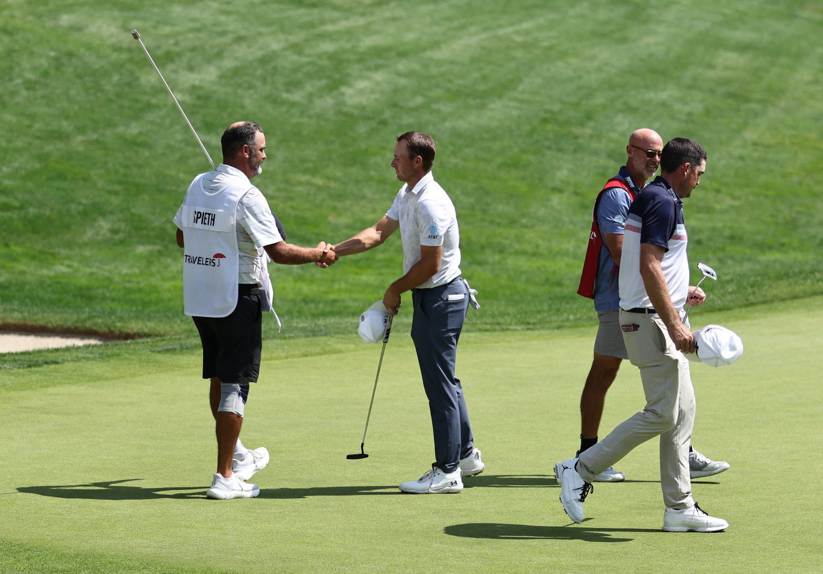 Jordan Spieth shakes hands with his caddie Michael Greller
