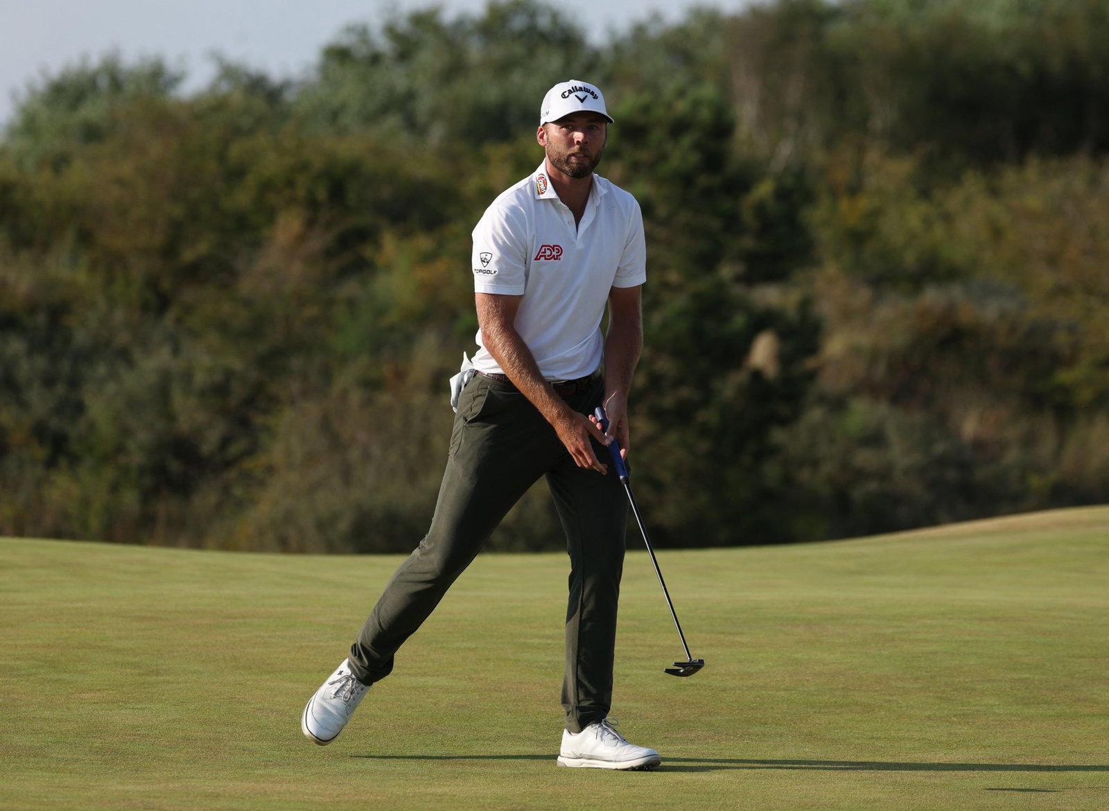 Burns leads The Open with 18 to play
