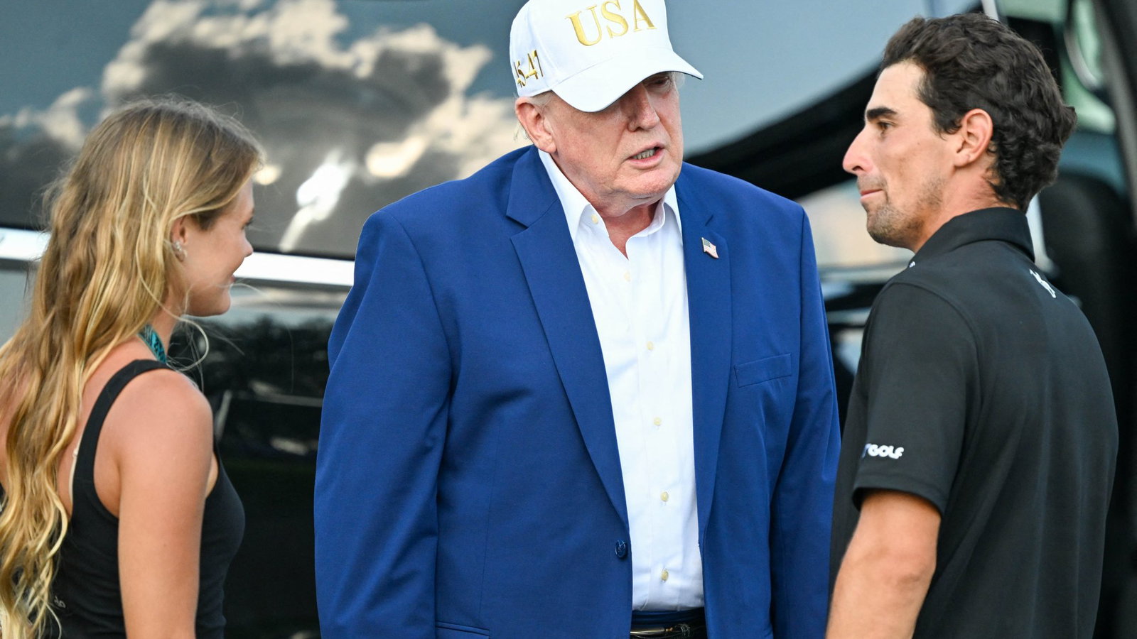 Joaquin Niemann and his wife with Donald Trump 