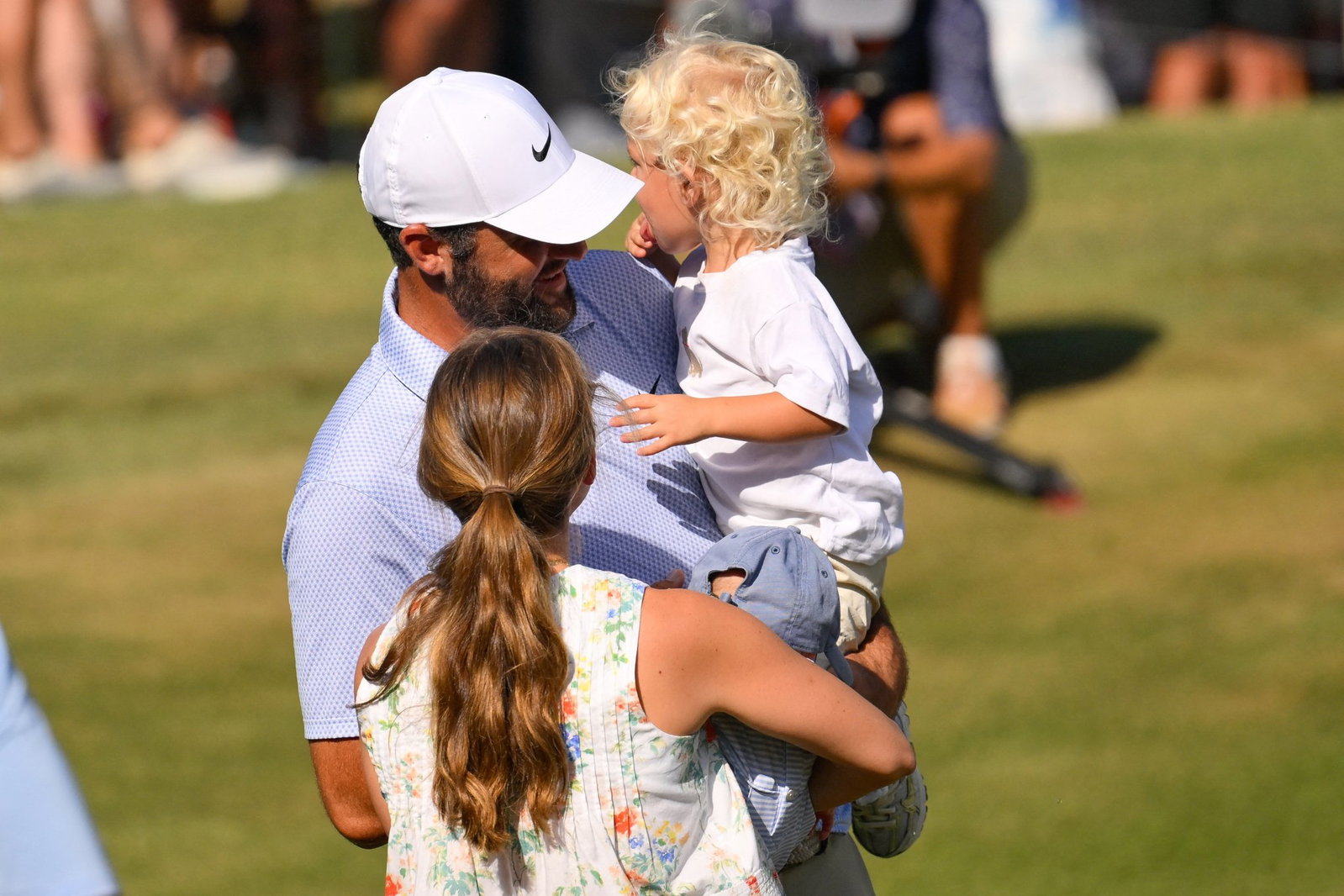 Scheffler celebrates with family in Memphis