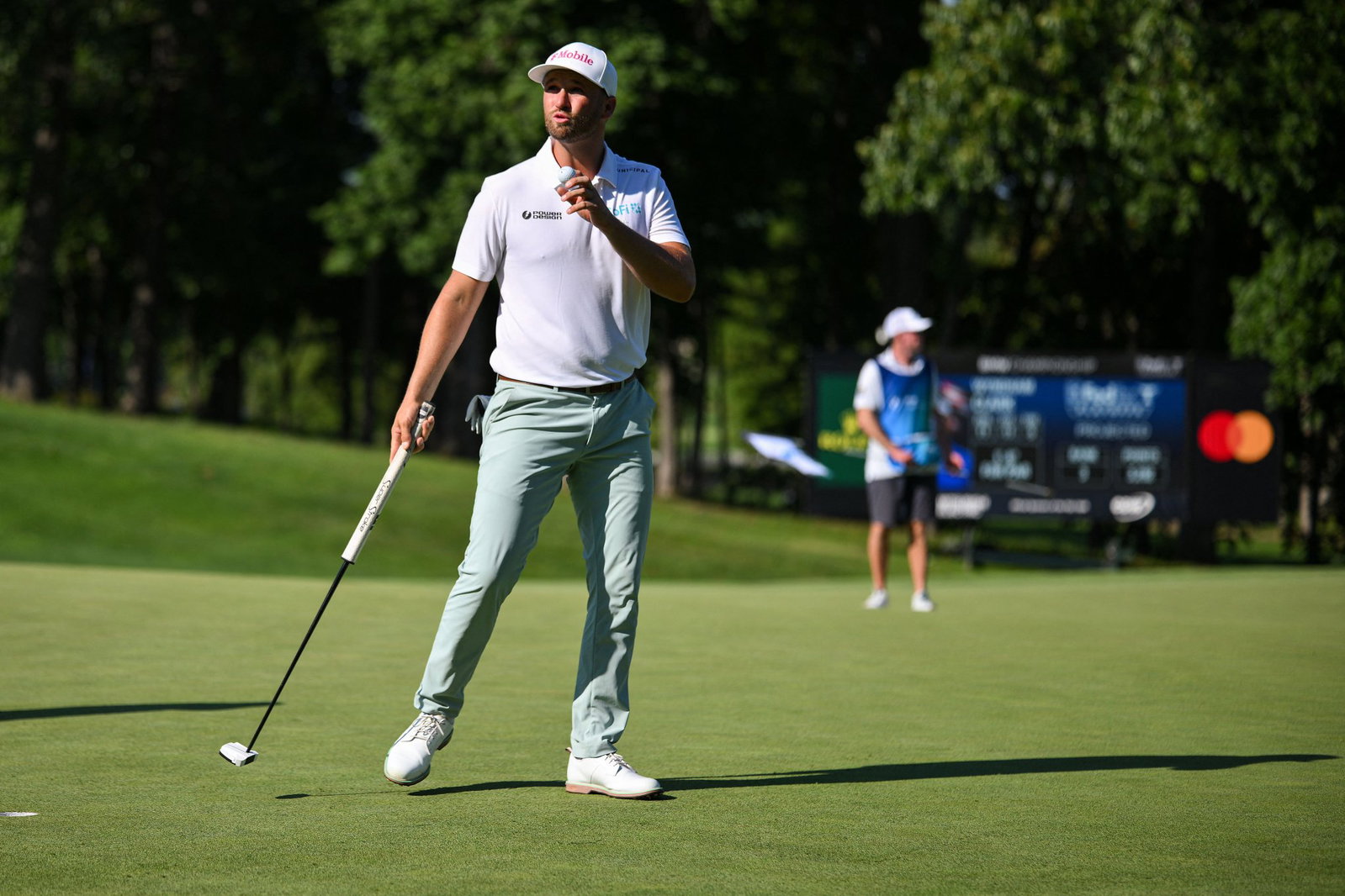Wyndham Clark has a one-shot lead after 36 holes