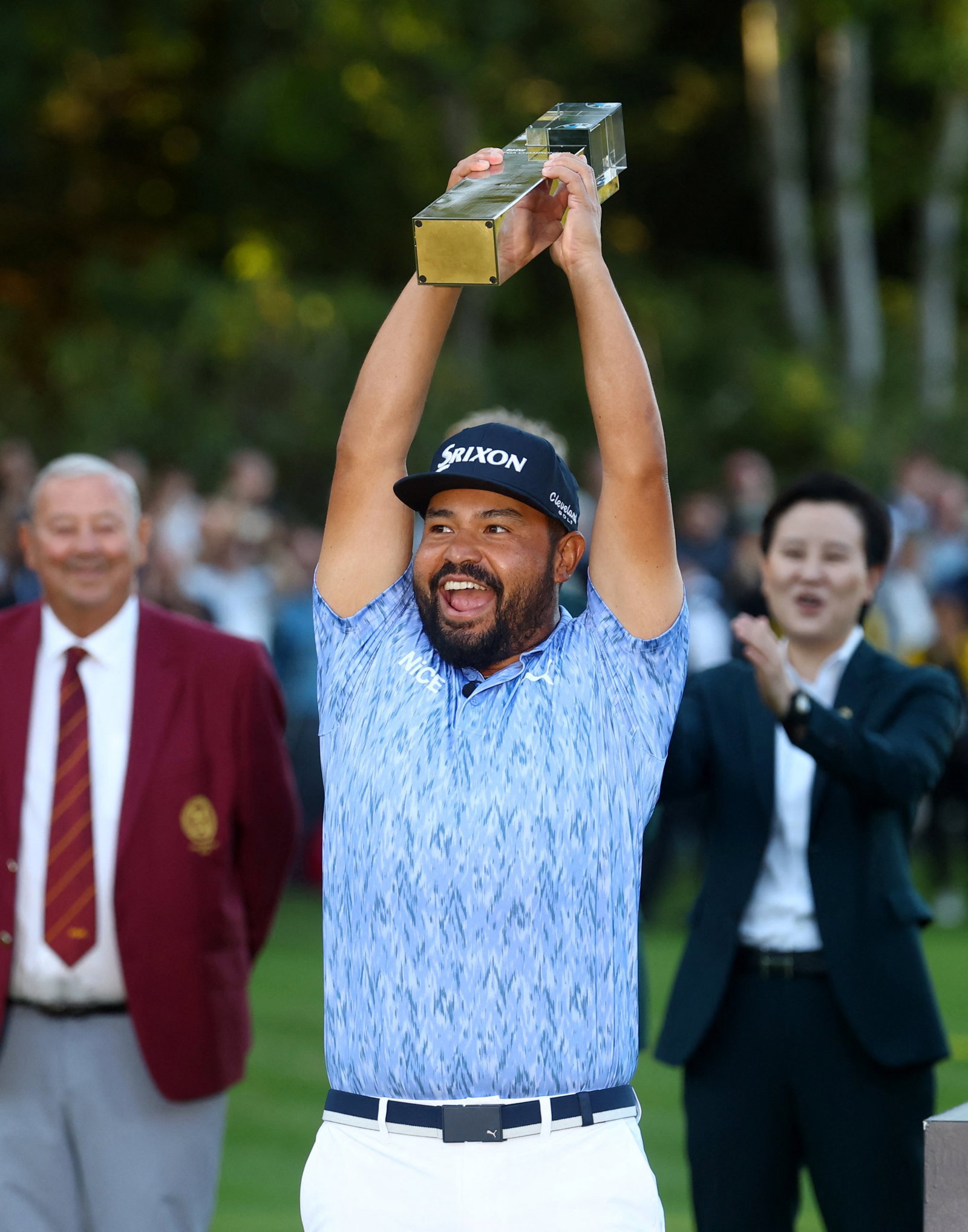 Spaun lifts the BMW PGA trophy