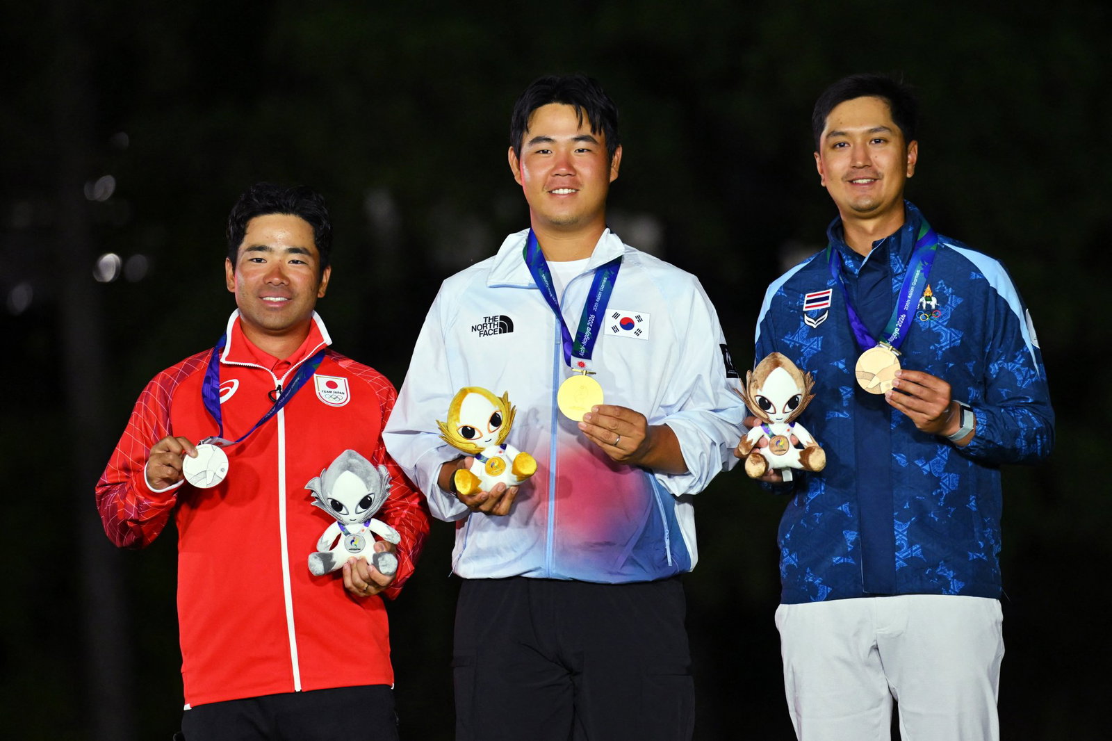 Kim with Higa and Kaewkanjana on podium