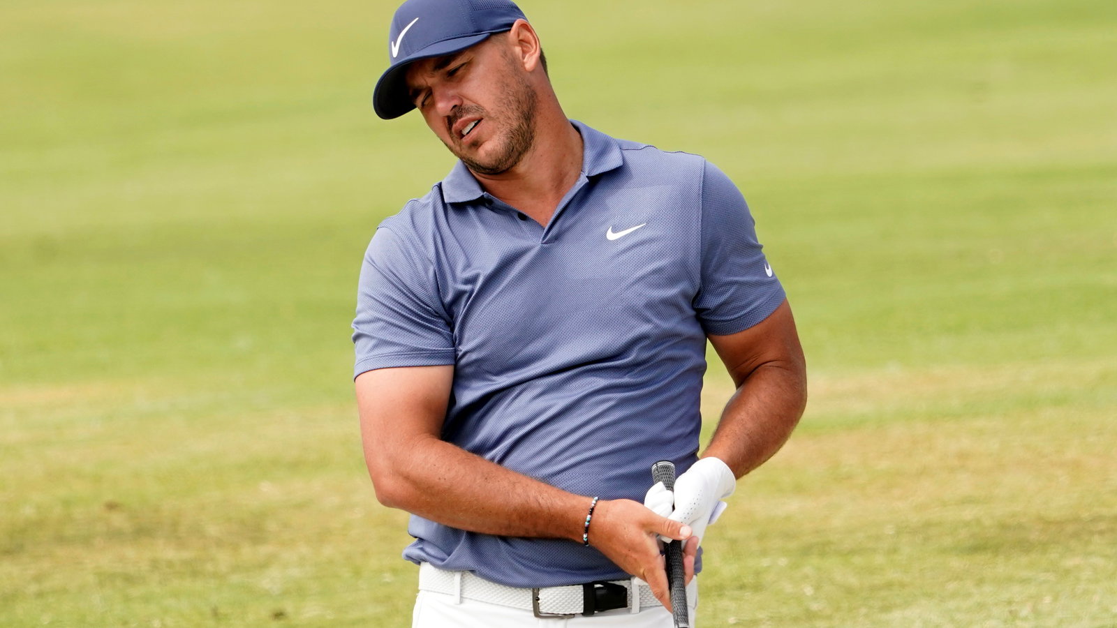 Brooks Koepka questions golf fan who put $100 on him at Travelers Championship