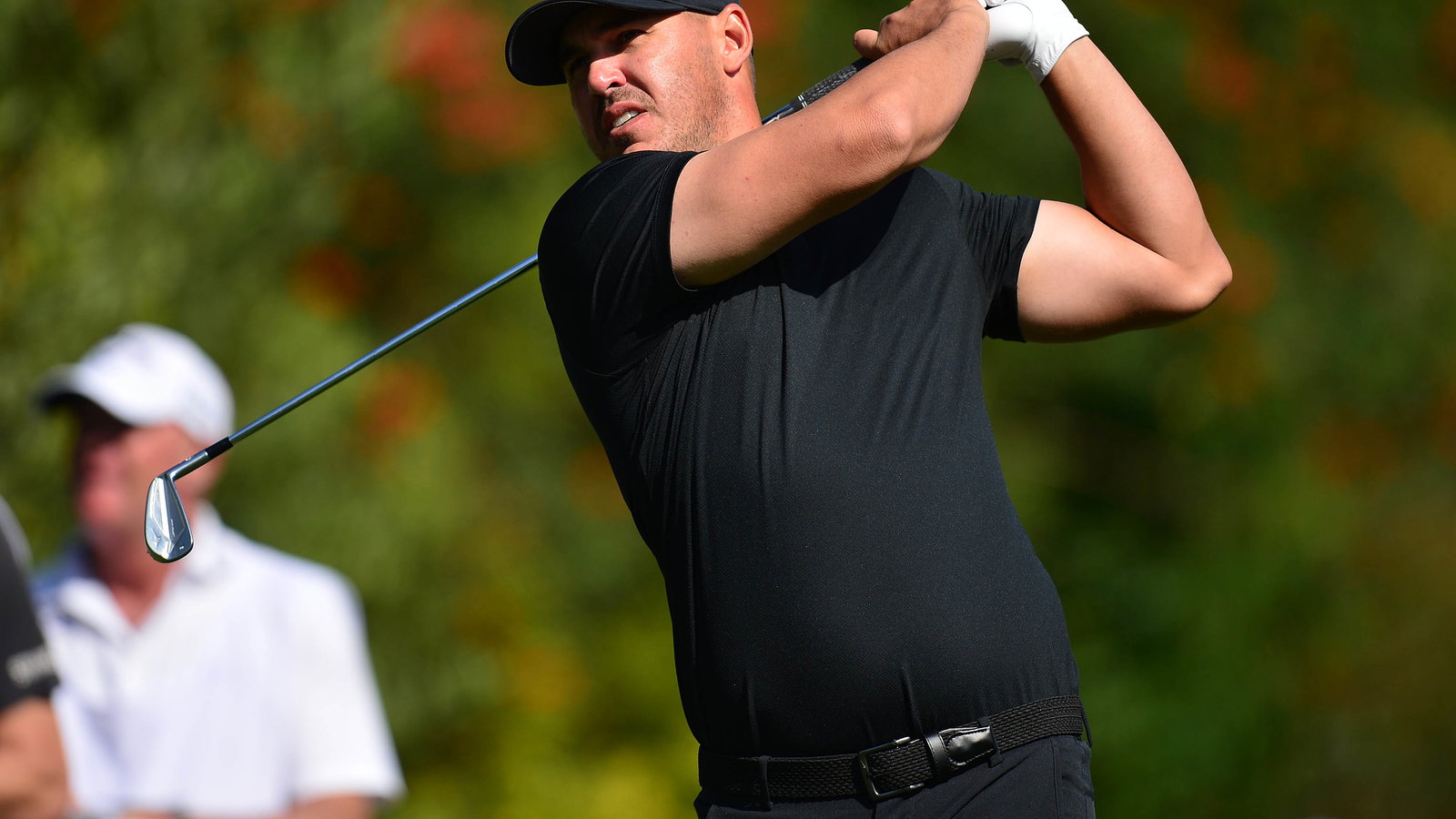 Brooks Koepka hits LEFT-HANDED BOMBS with Claude Harmon III