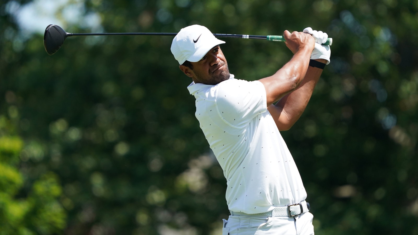 Tony Finau crushes full-swing drive with 383-YARD CARRY!