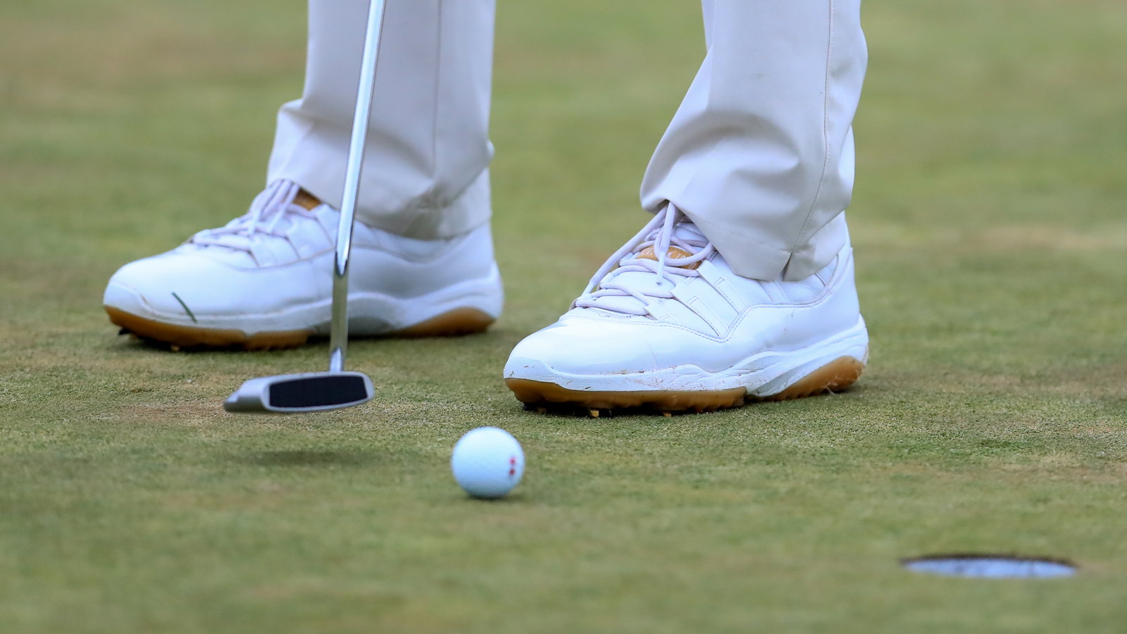 Golfer gets HOLE-IN-ONE using a PUTTER on 102-yard par-3!