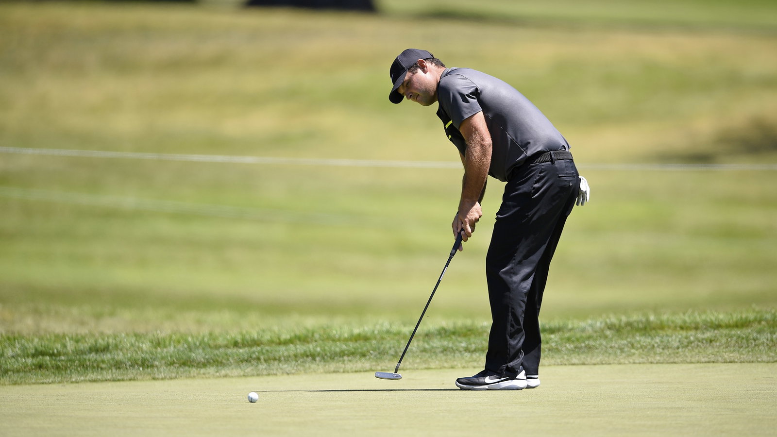 Social media reacts to golf fan's 