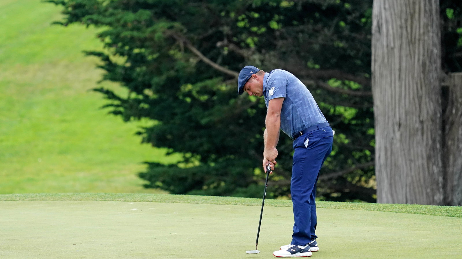 Golf fans react to Bryson DeChambeau's NO-LOOK WALK-IN putt