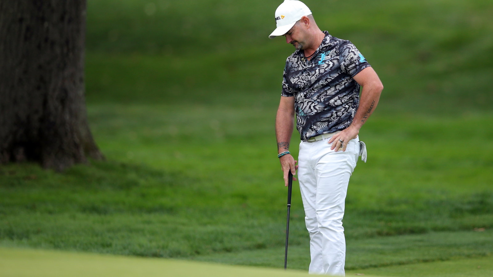 Rory Sabbatini with one of the WORST putts you'll ever see...