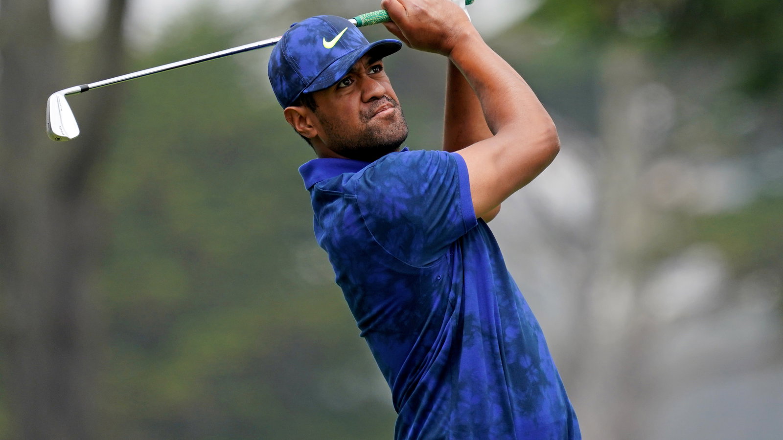 Tony Finau is testing the new PING G425 driver and RIPPING BOMBS 