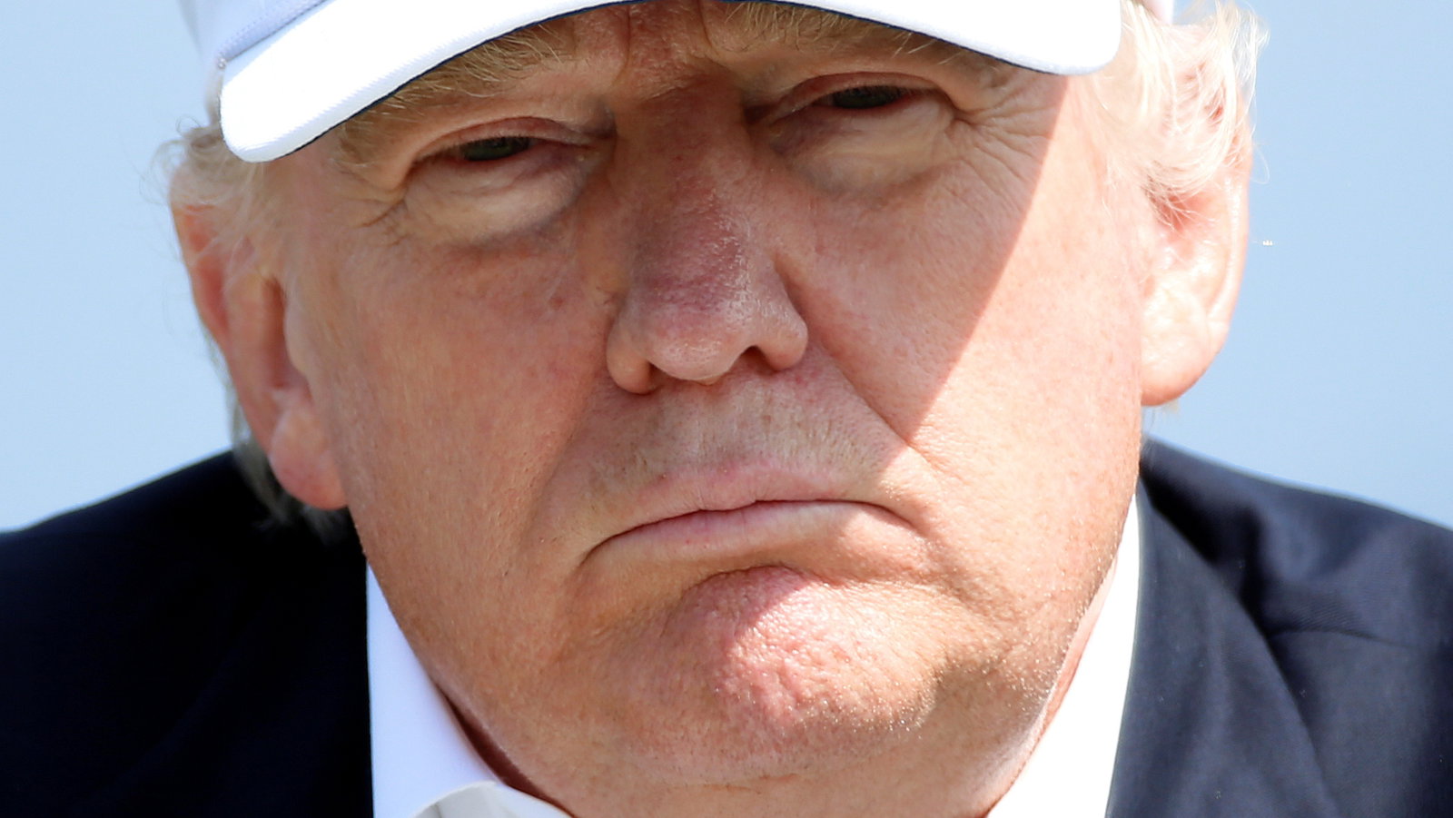 Donald Trump transformed into a golfer at Madame Tussauds!