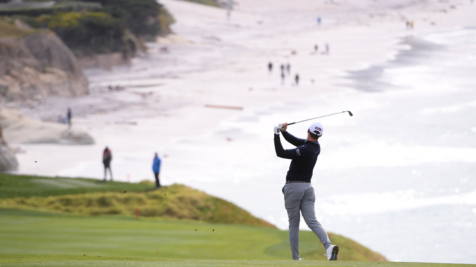Pebble Beach club announces search for weekend caddies