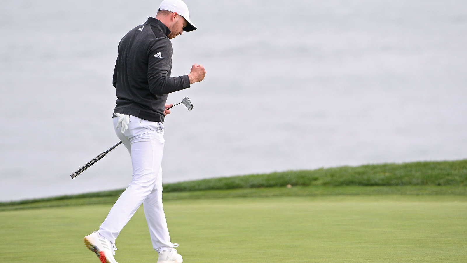 Social media reacts to Daniel Berger's "OBNOXIOUS" putting routine