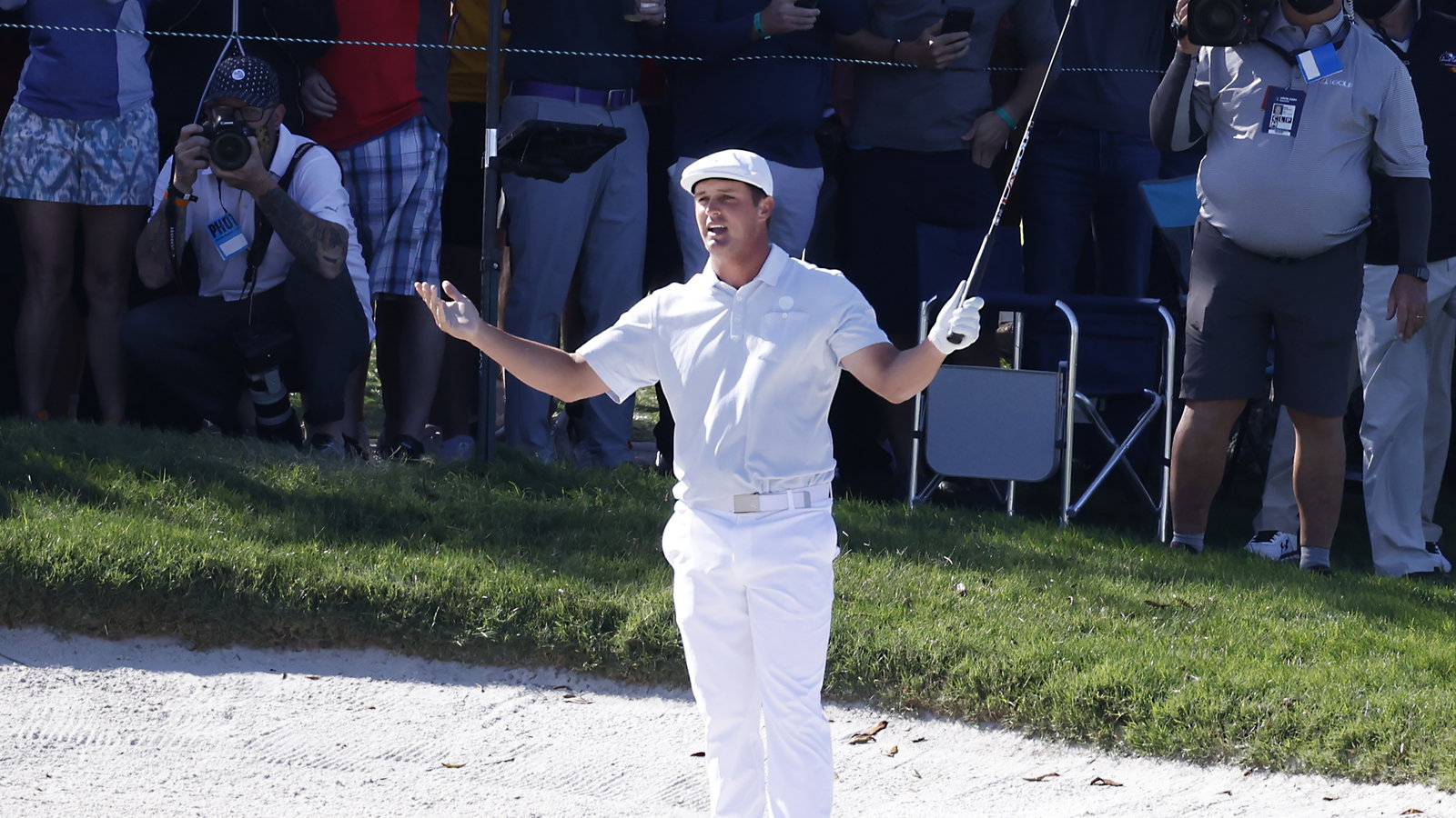 PGA Tour places OUT OF BOUNDS notice at 18th to stop Bryson DeChambeau plans