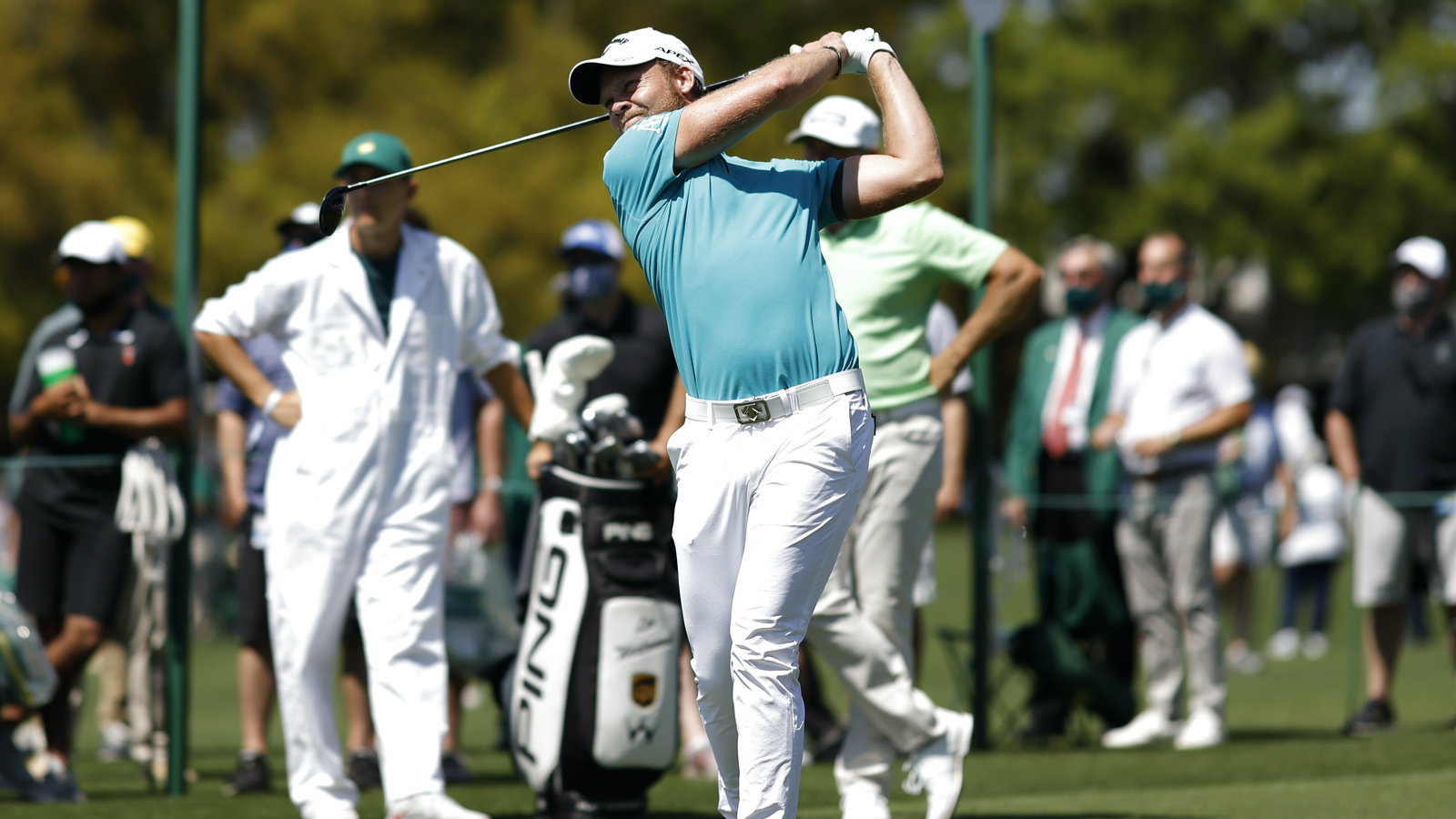 European Tour star's warm-up routine sparks golf fan DEBATE