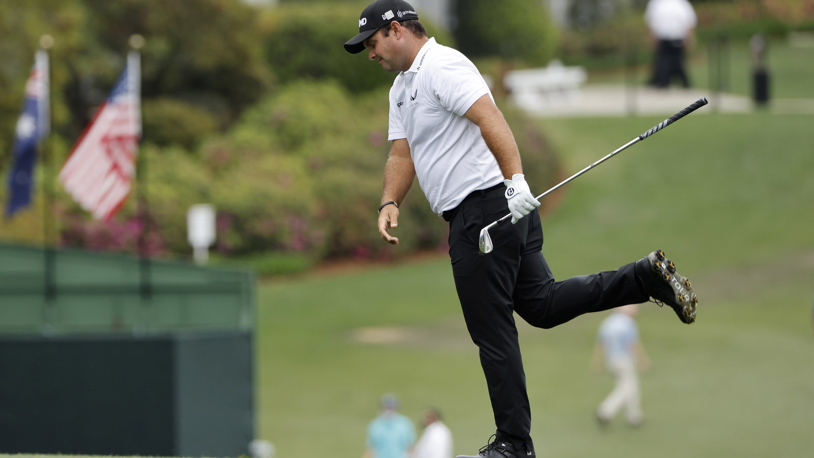 Golf fans react to Patrick Reed DUFFING a chip at The Masters