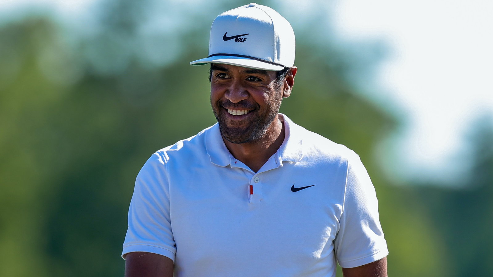 Tony Finau suffers UNEXPECTED DISTRACTION from caddie at Kapalua