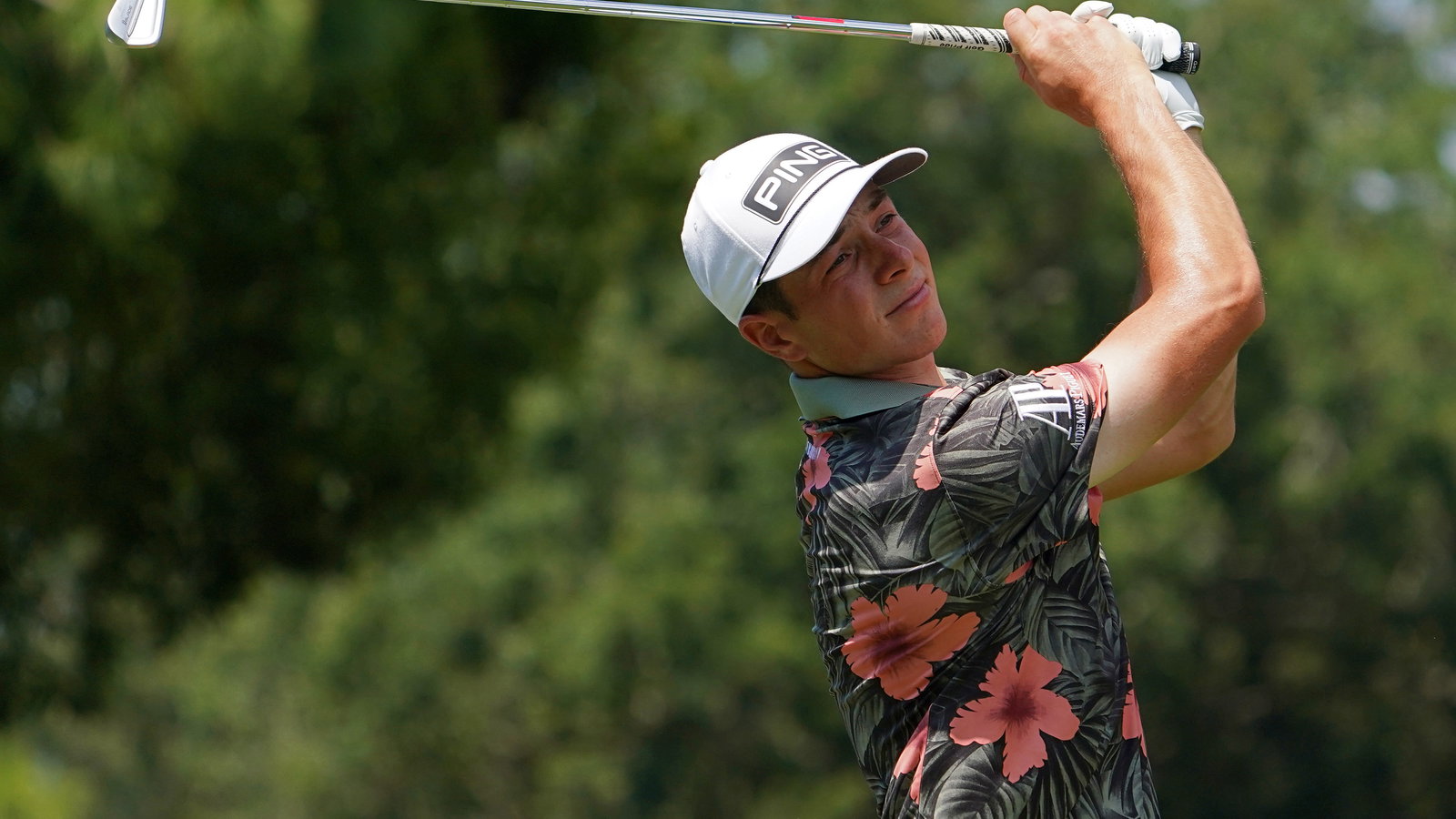 Golf fans react as Viktor Hovland wears FLOWERY shirts at Valspar Championship