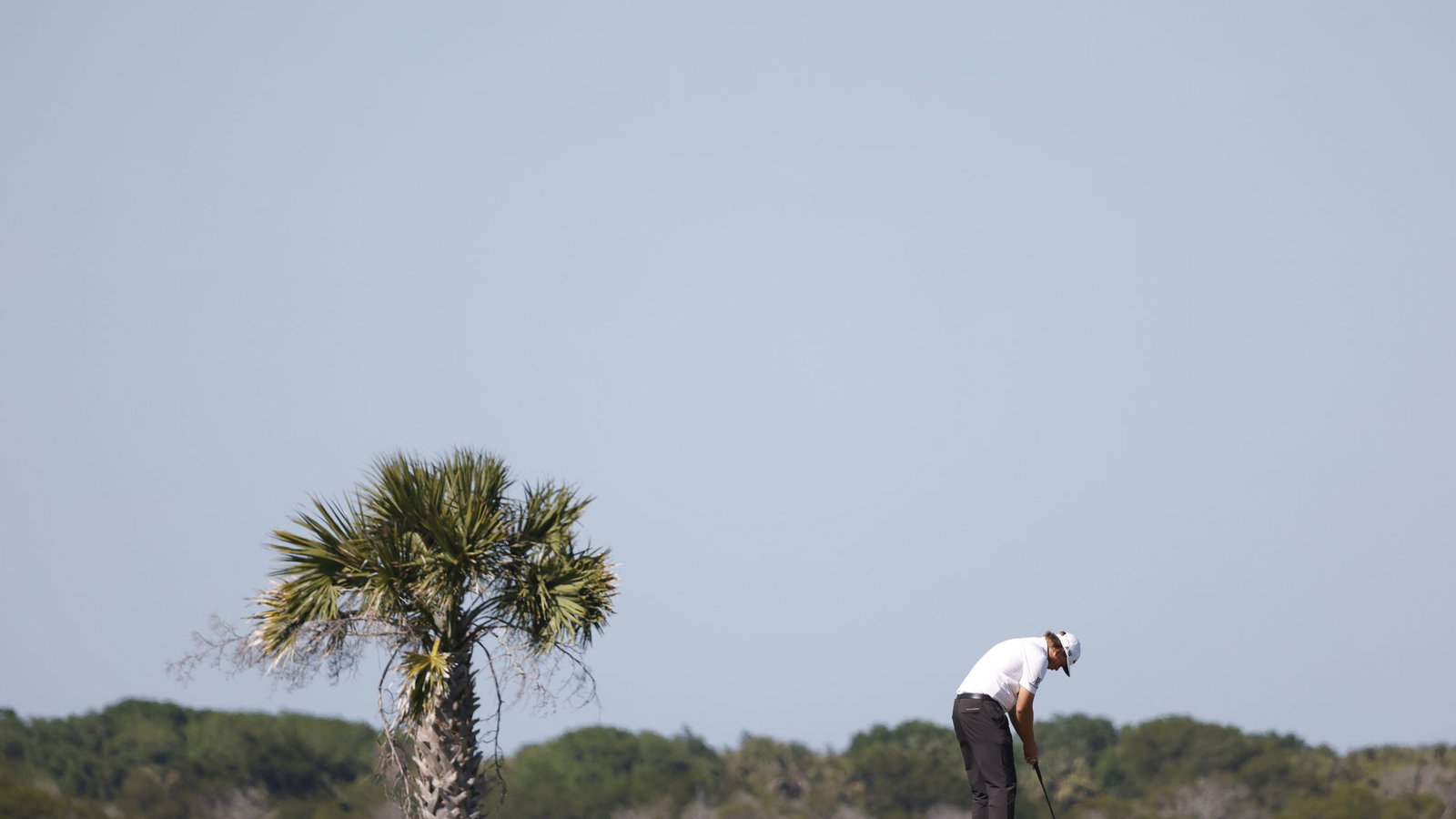 Golf fans react to easy BAIL-OUT shot on 18th hole at PGA Championship