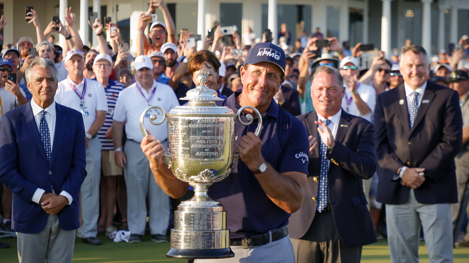Phil Mickelson uses TWO DRIVERS to win the US PGA Championship