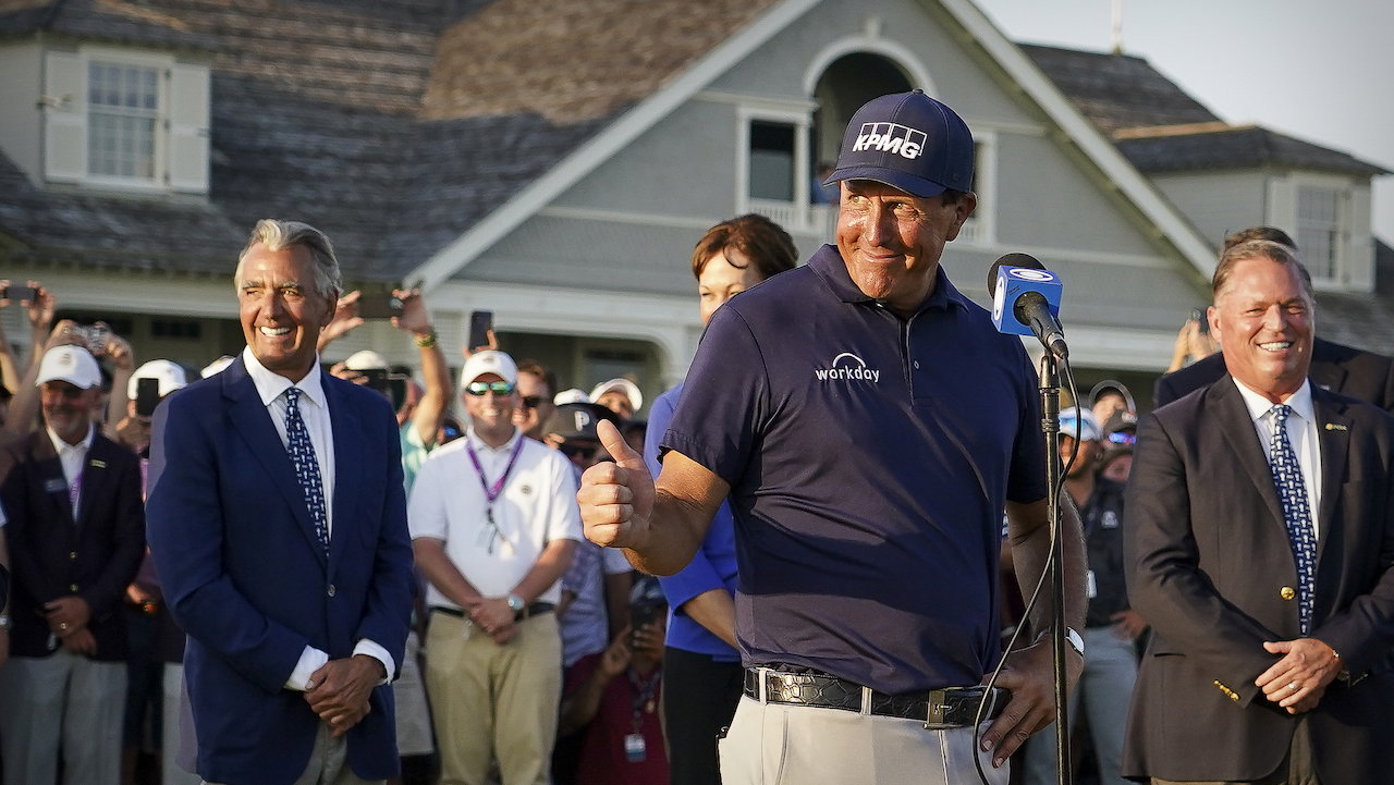 Golf fans react to Phil Mickelson's tweet on his wife's BIRTHDAY