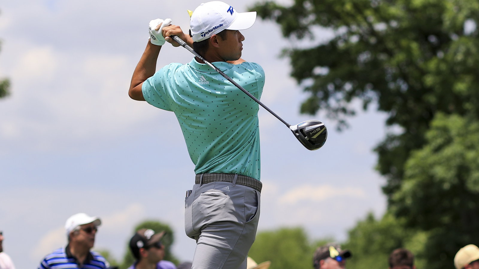 Collin Morikawa MISSES THE BALL with chip shot a Memorial Tournament!