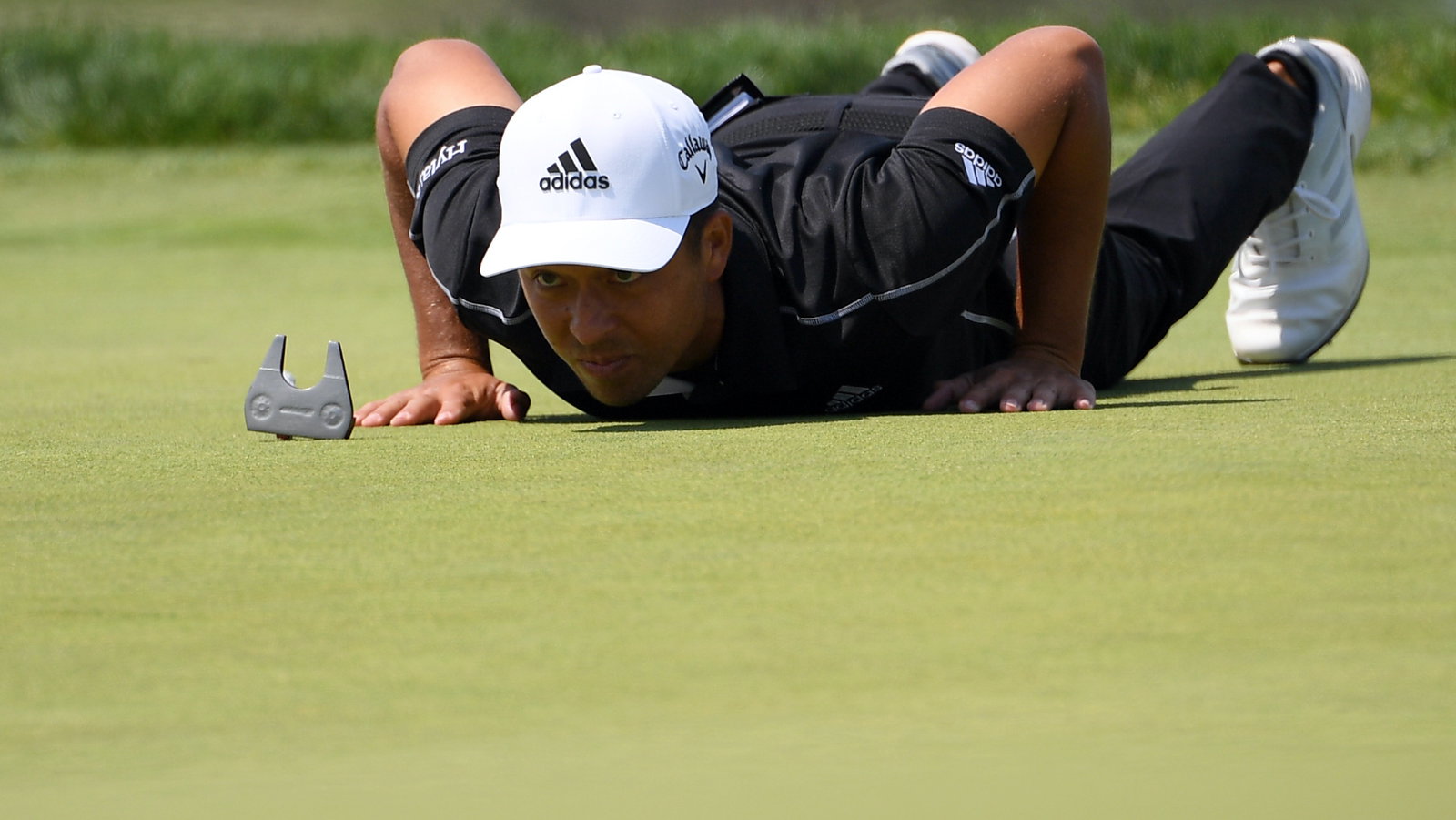 Golf fans react as Xander Schauffele does PUSH-UPS on the greens at US Open