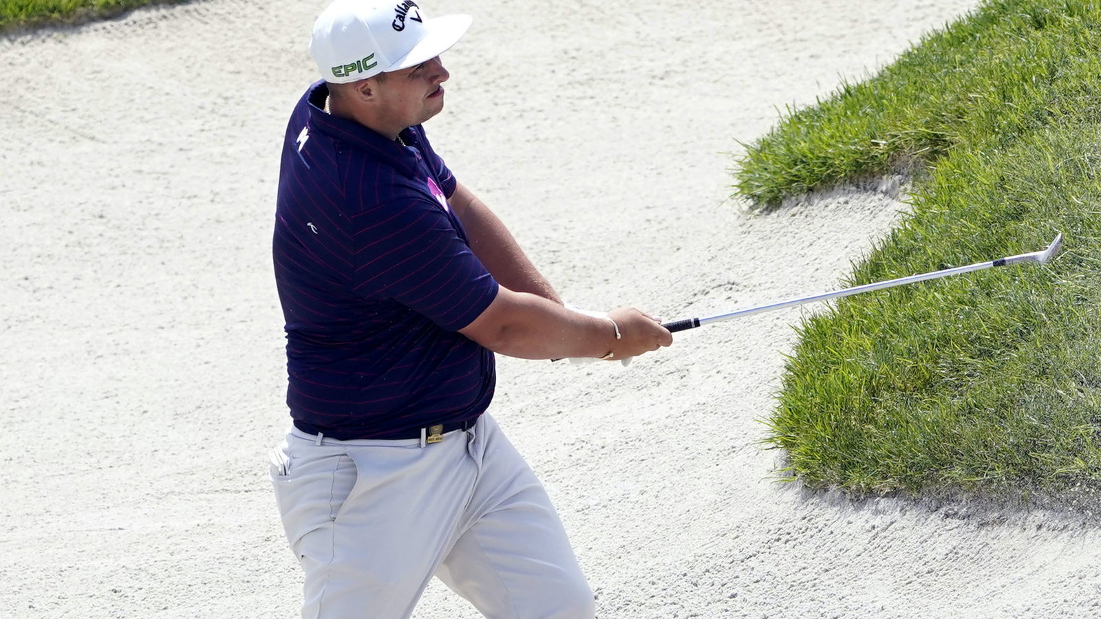 Golf fans react as Marcus Armitage GOES NUTS in the shops at the US Open