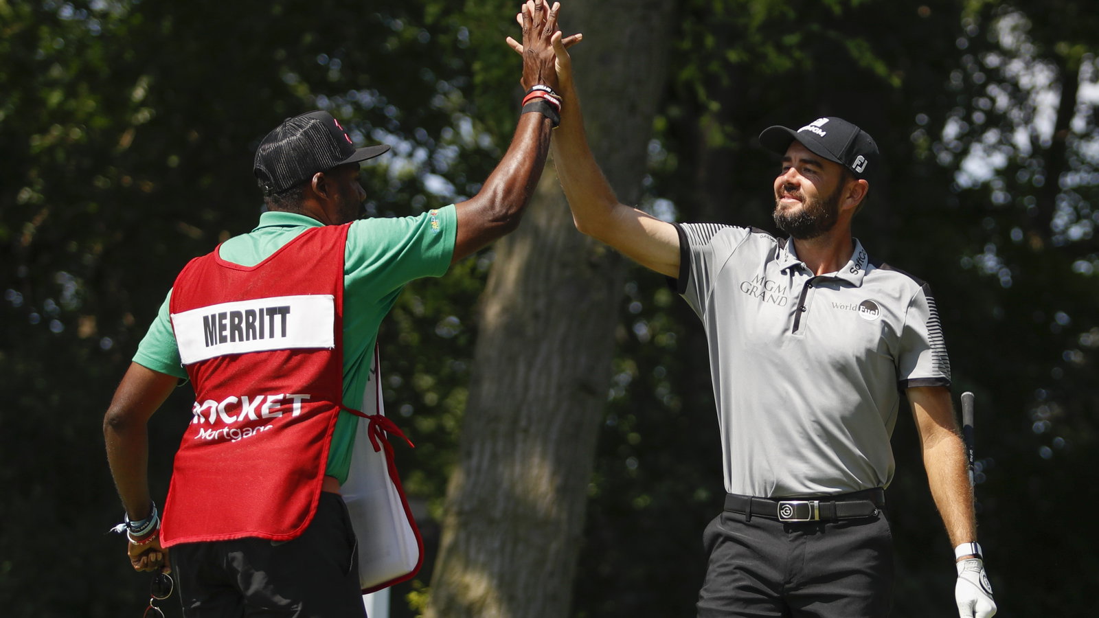Troy Merritt makes HOLE-IN-ONE to lead Rocket Mortgage Classic!