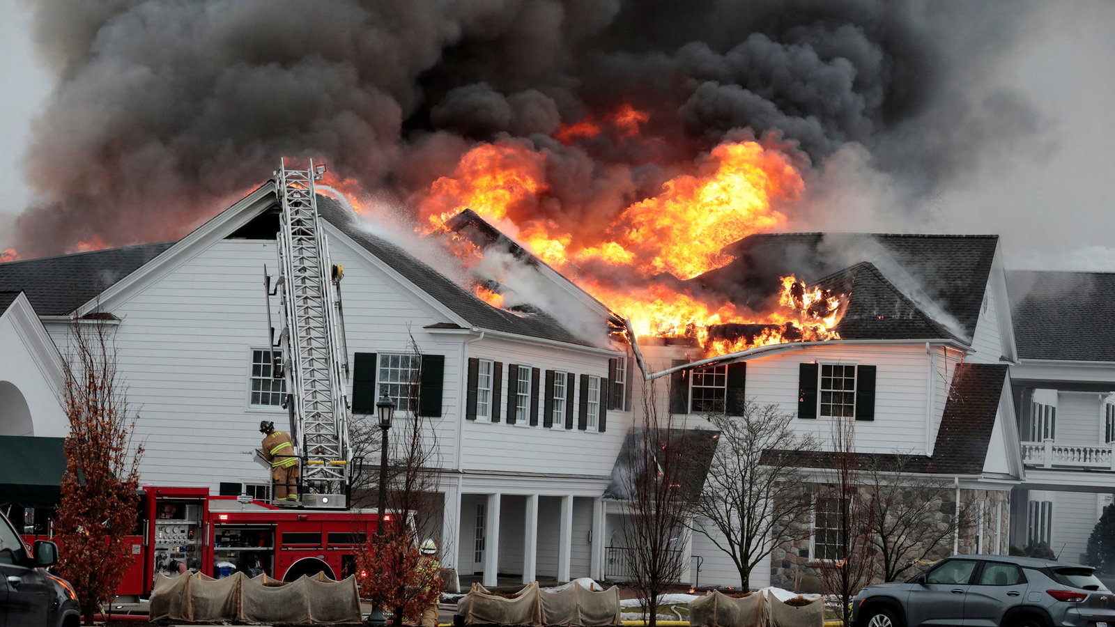 WATCH: Oakland Hills clubhouse goes UP IN FLAMES in shocking incident