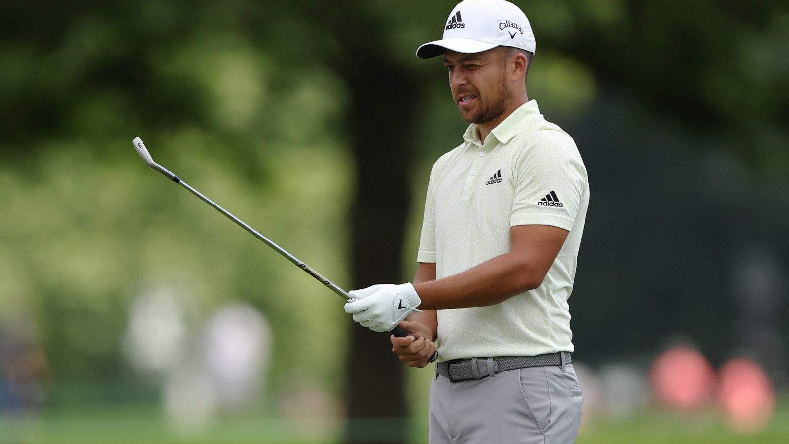 Xander Schauffele powers into commanding position as Rory McIlroy struggles
