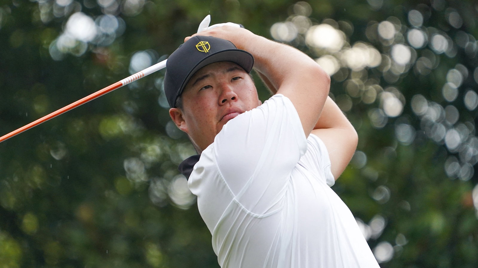 Sungjae Im HITS CAMERAMAN with tee shot at Shriners Childrens Open on PGA Tour
