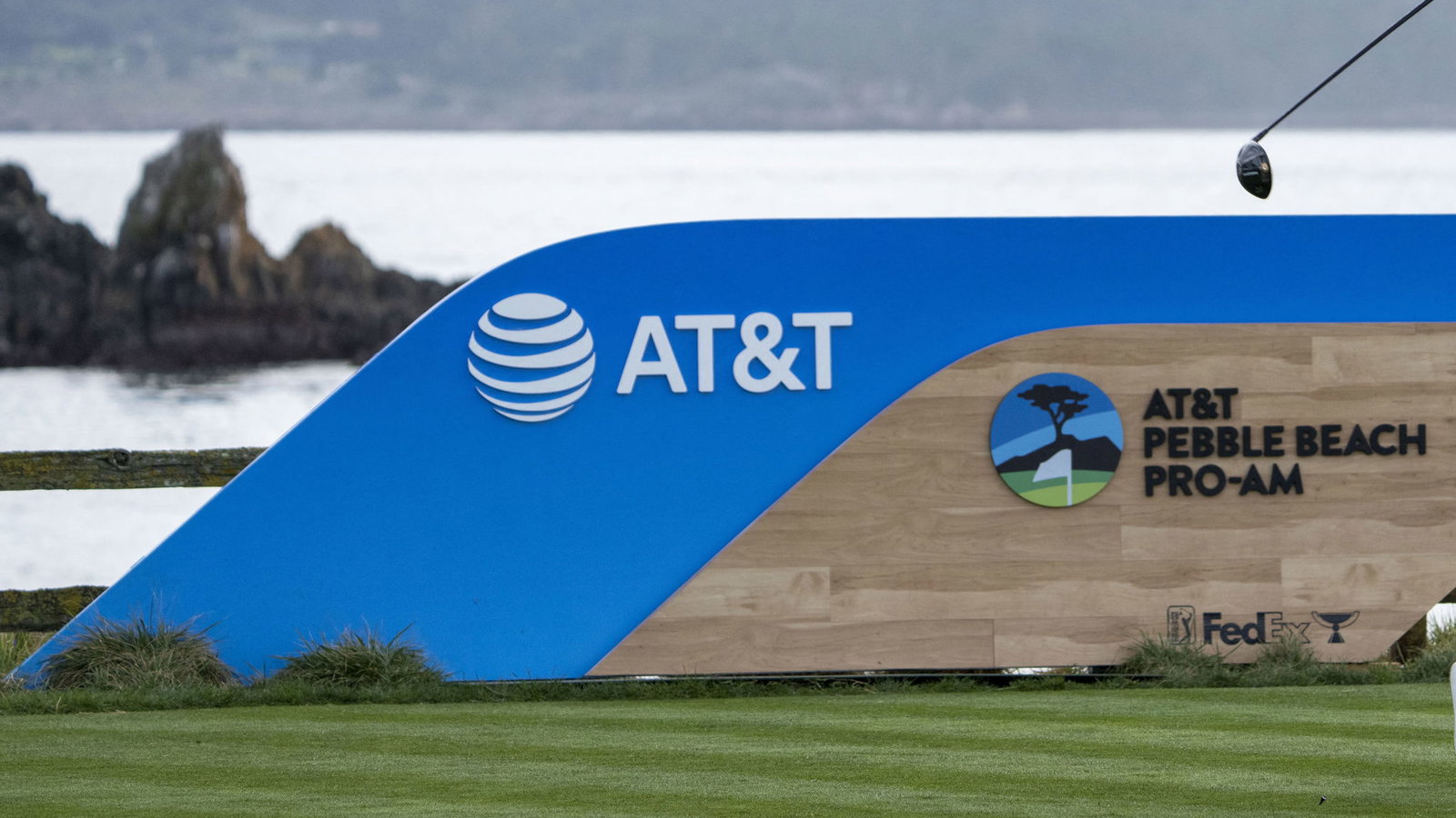 Amateur caddie collapses and receives CPR at AT&T Pebble Beach Pro-Am