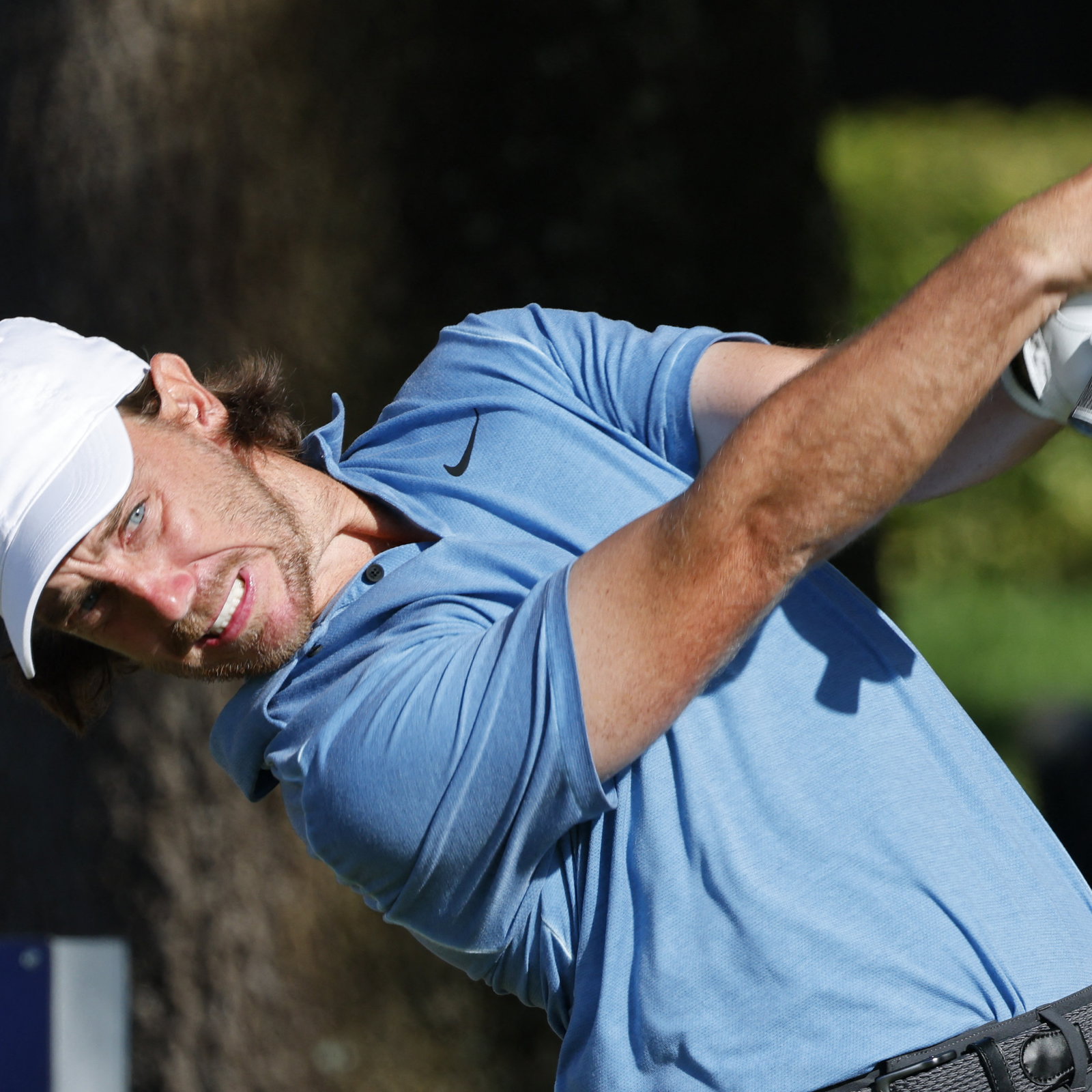 Golf Tips: do you ground or hover your driver?