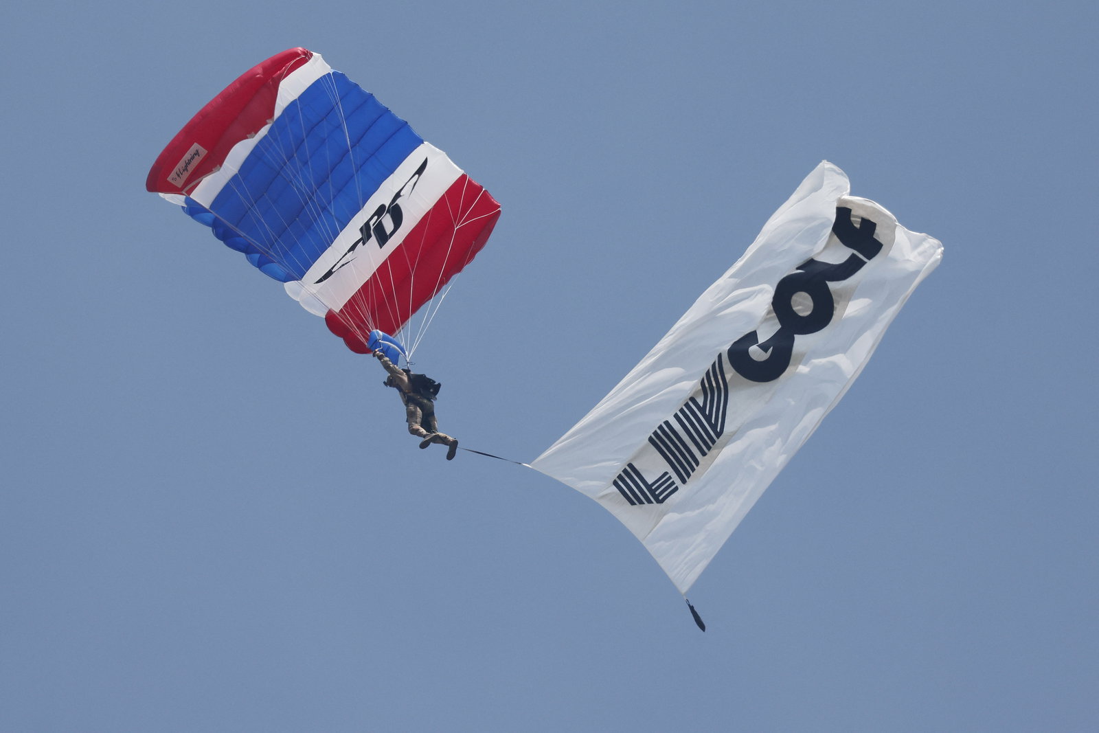 DJ shares pic smooching Paulina Gretzky after 'amazing' first year of marriage